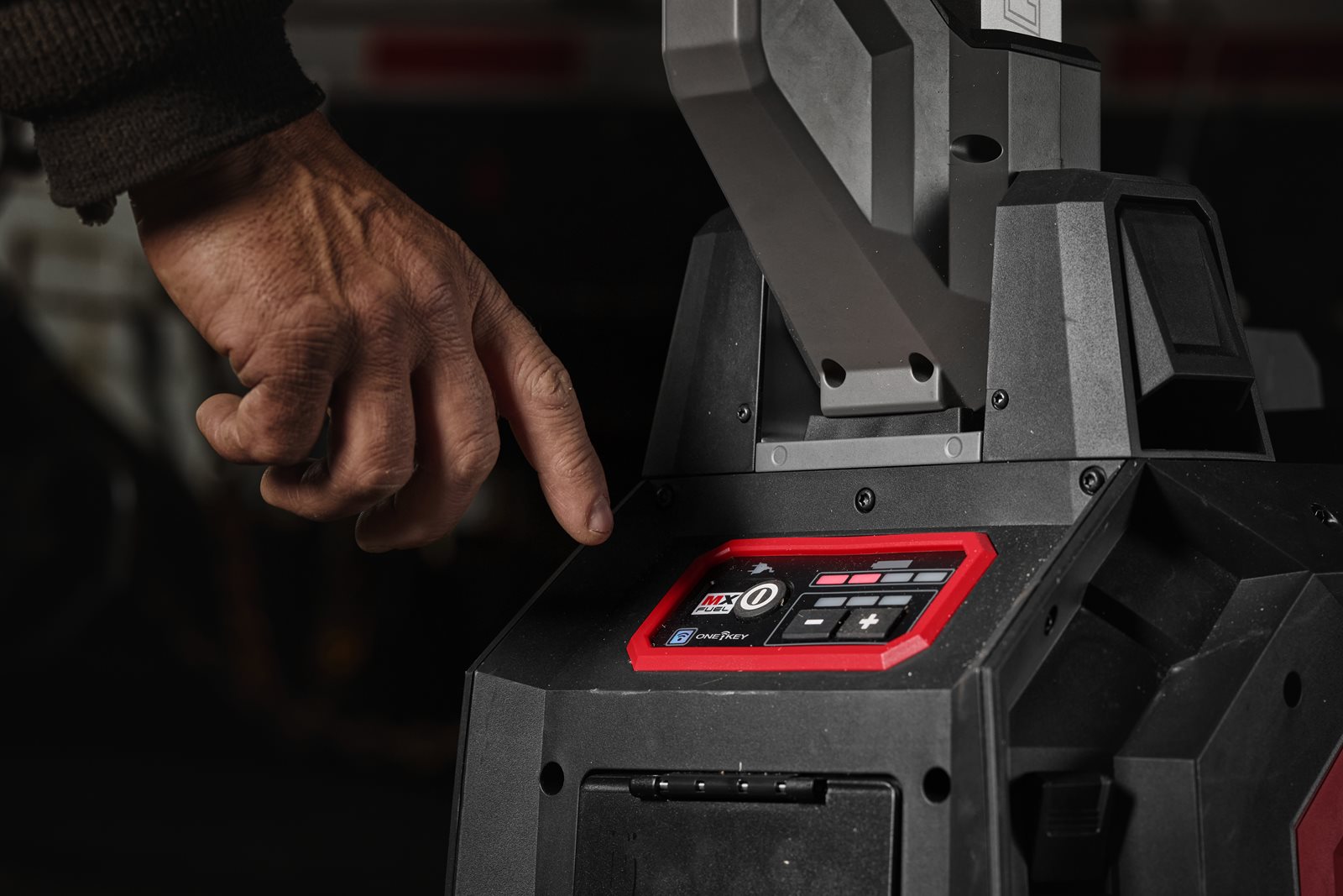 Turn compact de iluminat MX FUEL Milwaukee MXF TLIC-601 - in utilizare 13