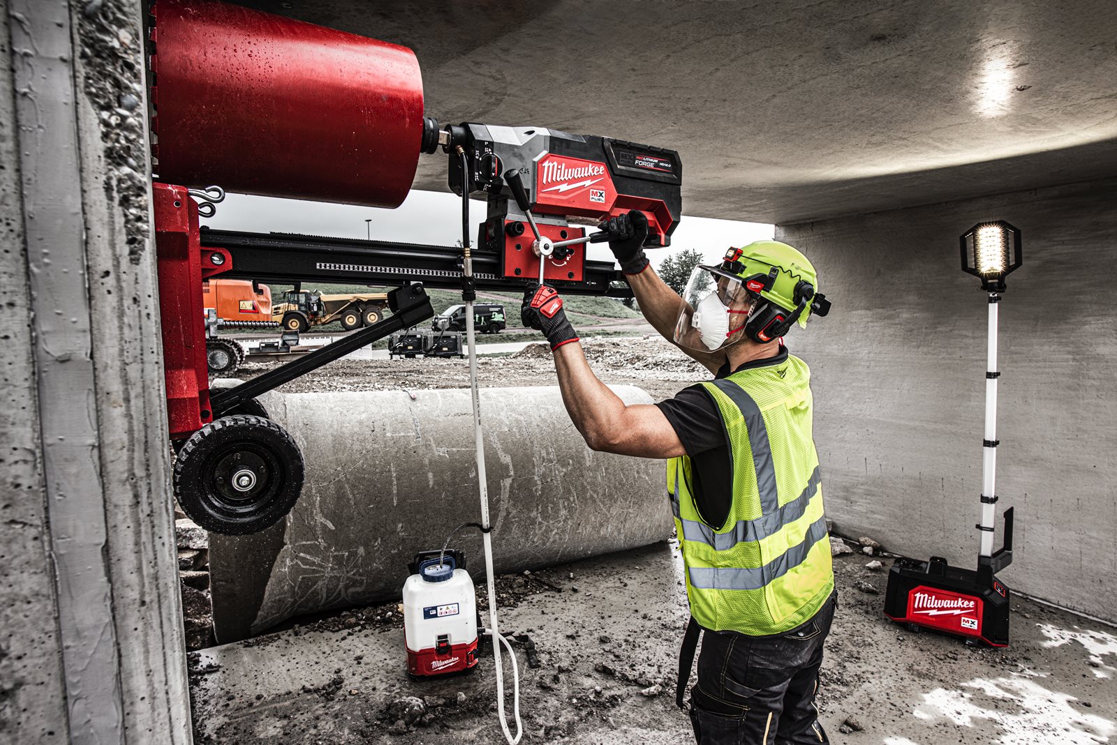 Turn compact de iluminat MX FUEL Milwaukee MXF TLIC-601 - in utilizare 5