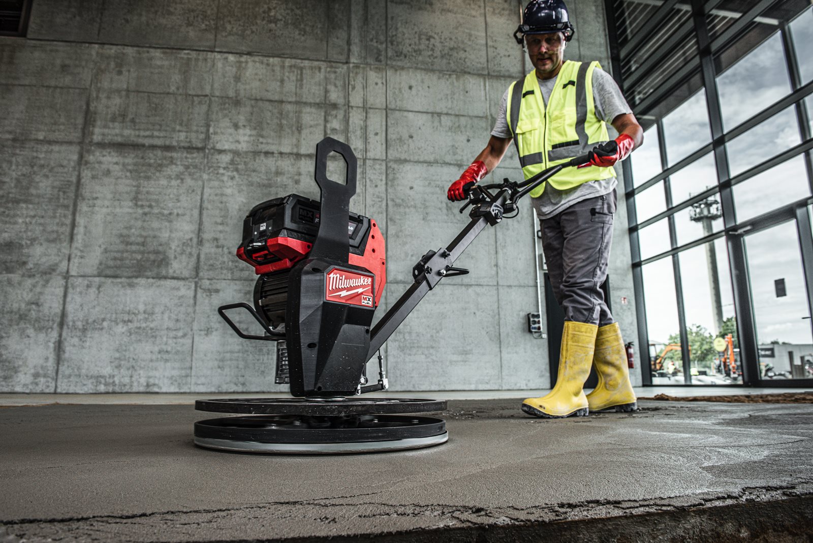 Mașină de finisat beton MX FUEL 600 mm Milwaukee MXF WBT60-122 - in utilizare 14