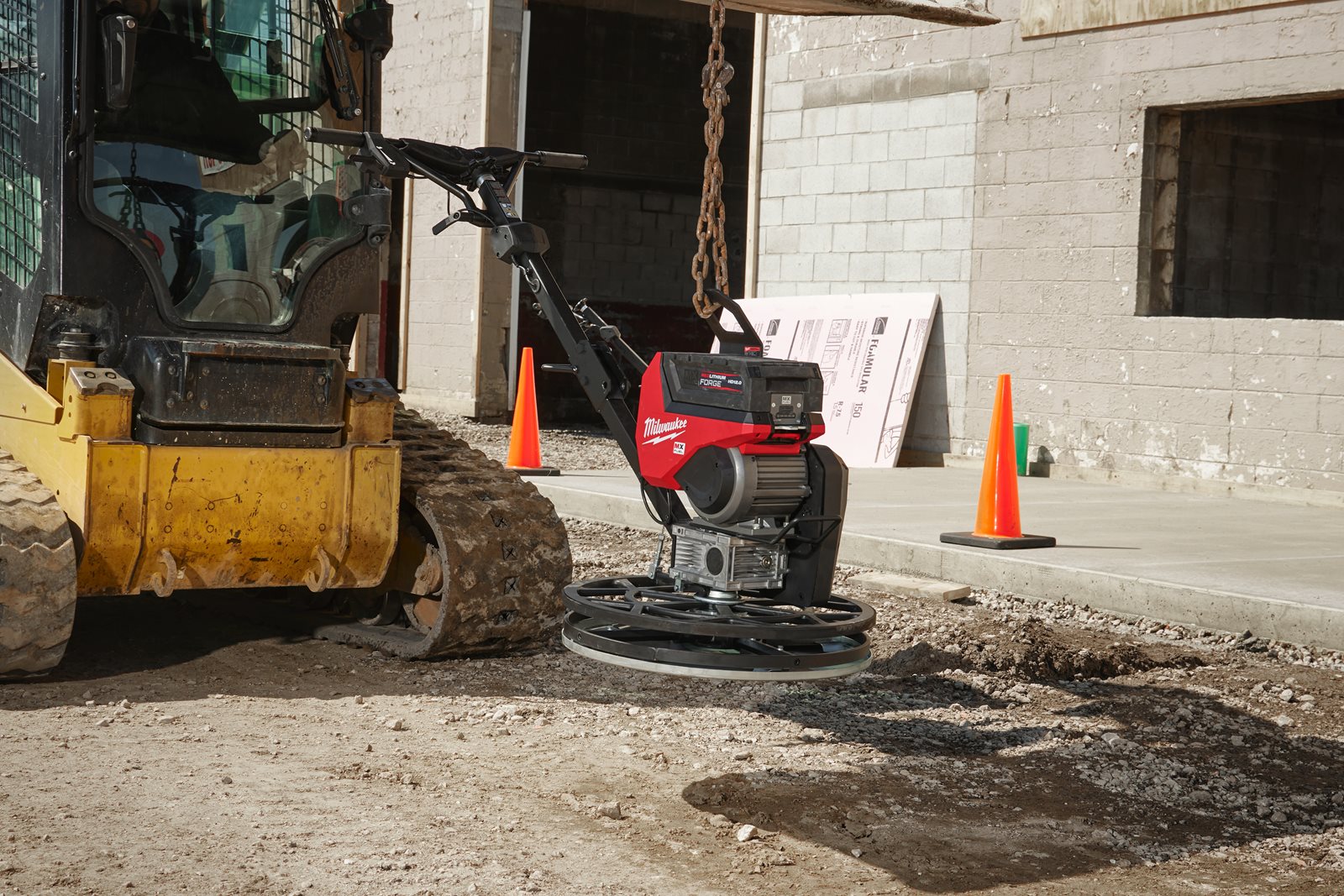 Mașină de finisat beton MX FUEL 600 mm Milwaukee MXF WBT60-122 - in utilizare 4