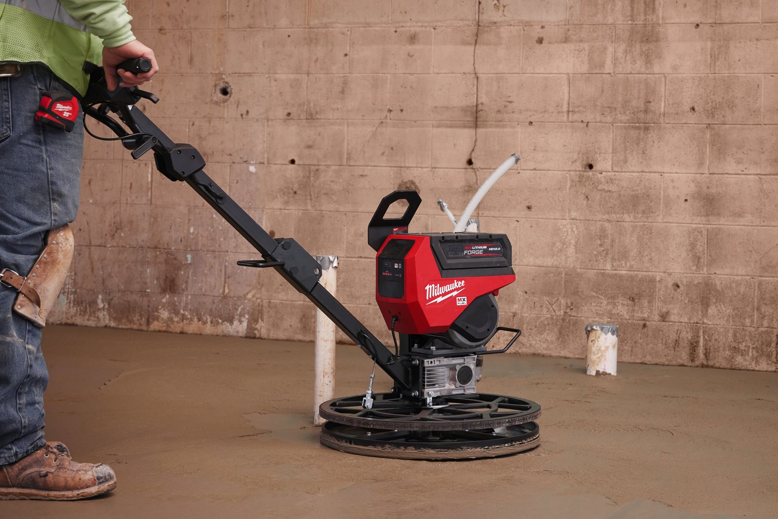 Mașină de finisat beton MX FUEL 600 mm Milwaukee MXF WBT60-122 - in utilizare 5