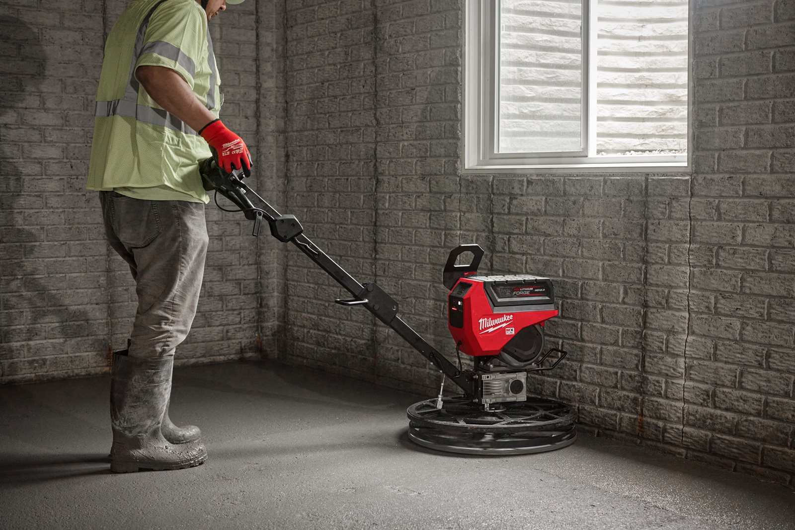 Mașină de finisat beton MX FUEL 600 mm Milwaukee MXF WBT60-122 - in utilizare 6