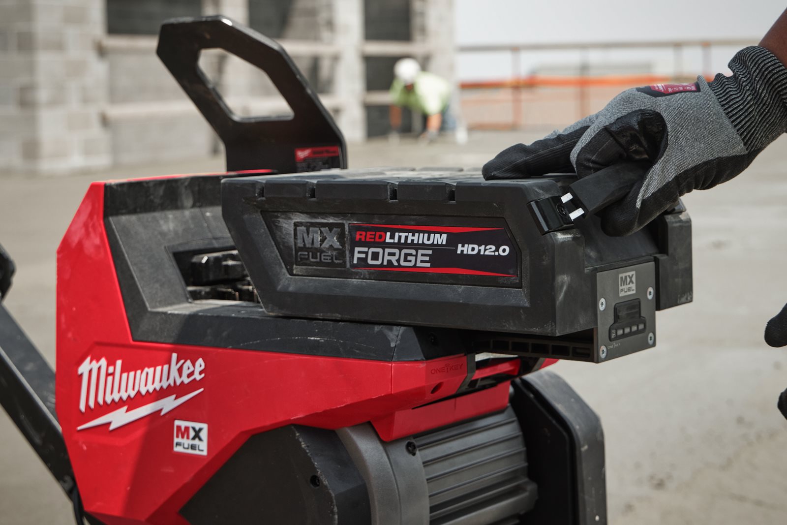 Mașină de finisat beton MX FUEL 600 mm Milwaukee MXF WBT60-122 - in utilizare 9
