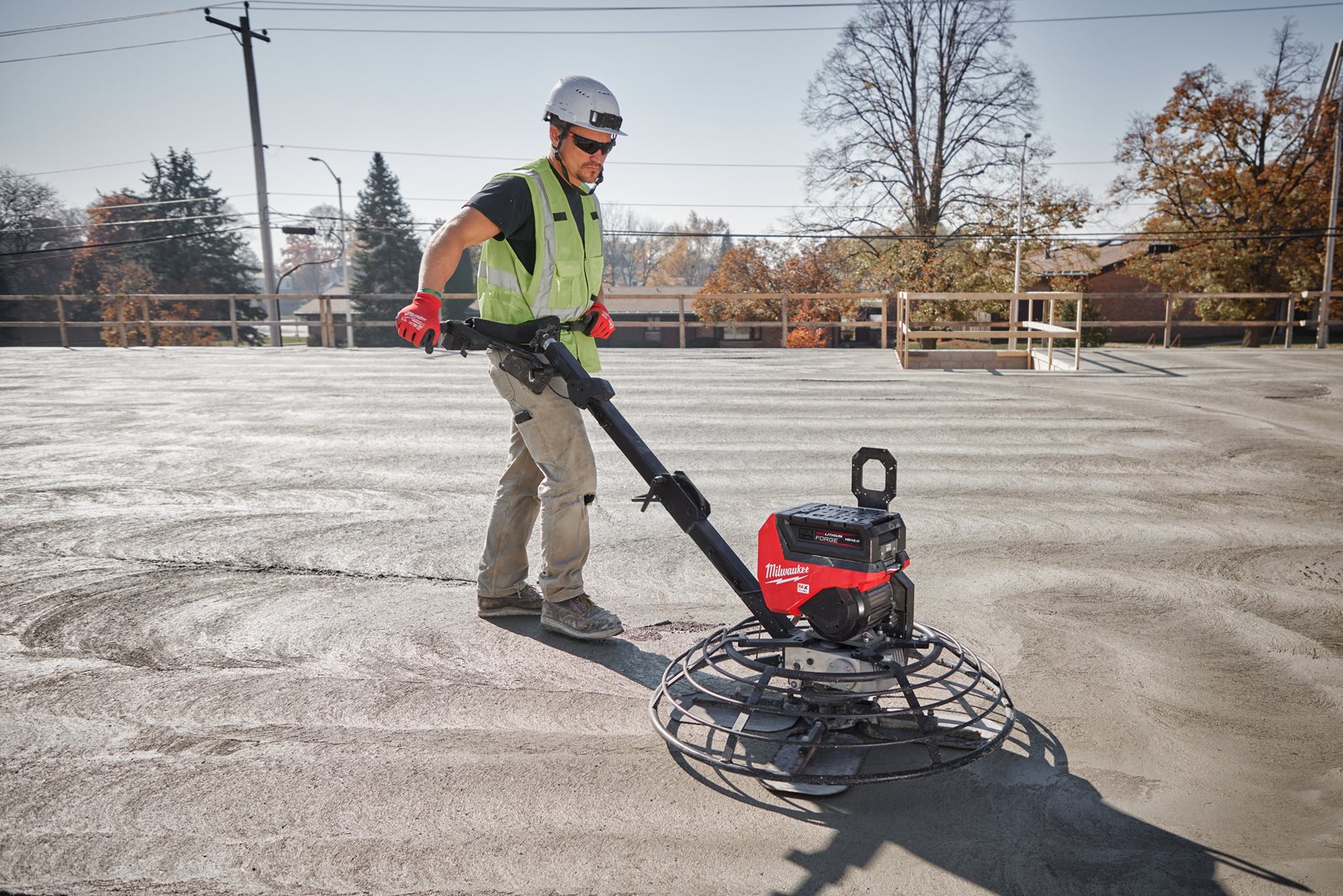 Mașină de finisat beton MX FUEL 900 mm Milwaukee MXF WBT90-122 - in utilizare 1