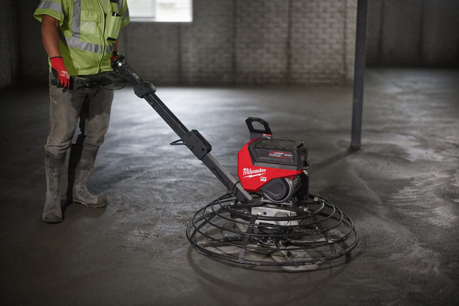 Mașină de finisat beton MX FUEL 900 mm Milwaukee MXF WBT90-122 - in utilizare 10