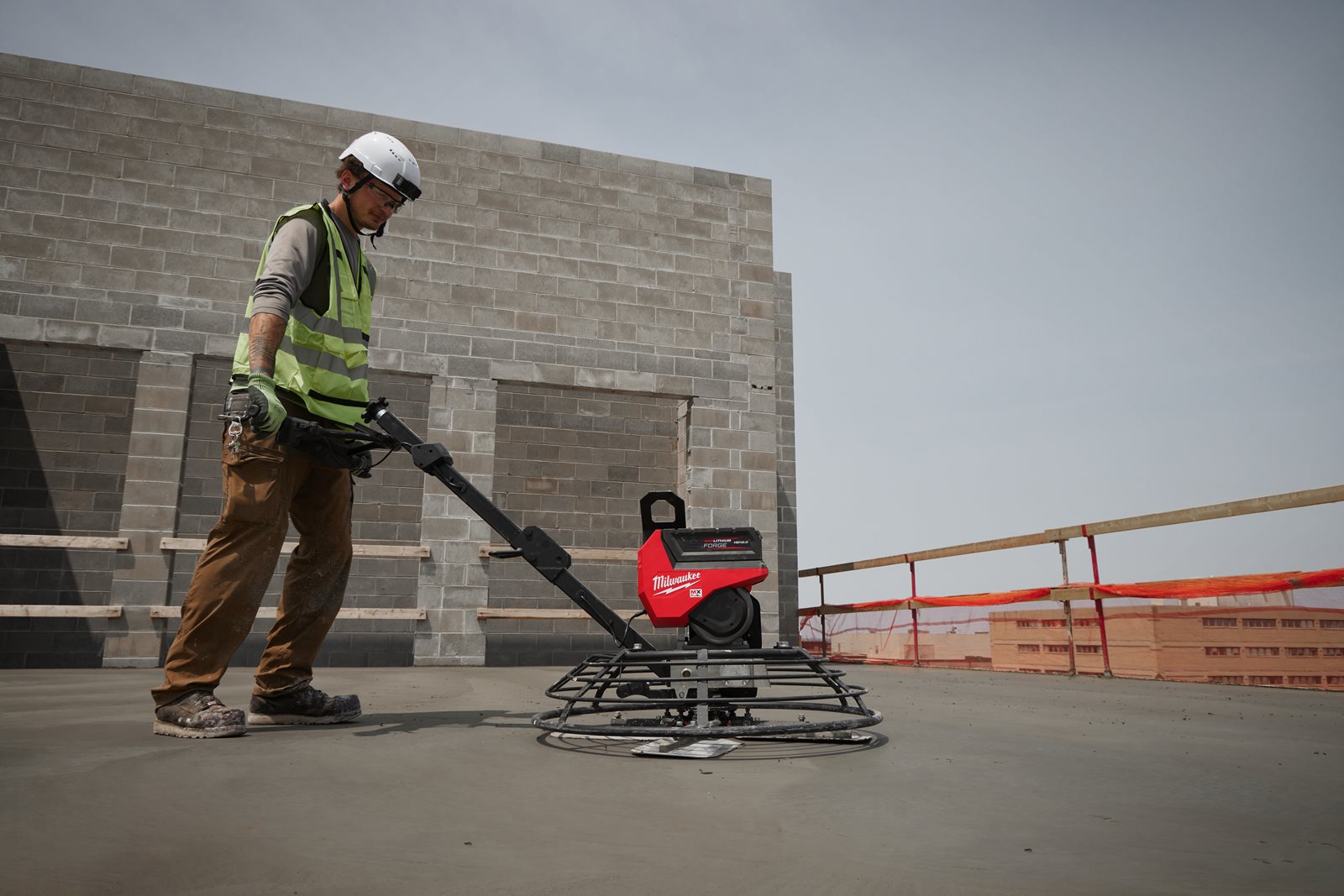 Mașină de finisat beton MX FUEL 900 mm Milwaukee MXF WBT90-122 - in utilizare 16