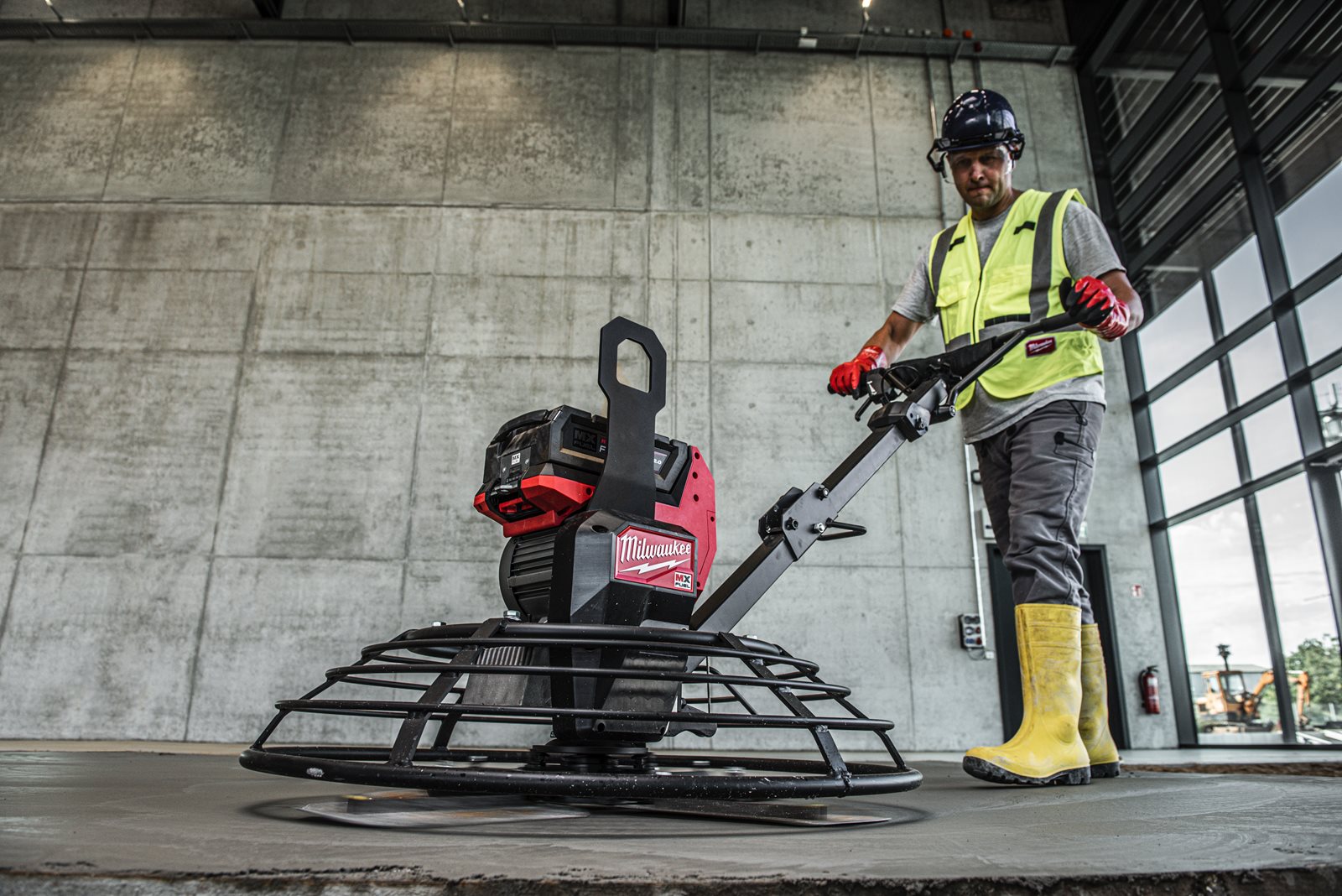 Mașină de finisat beton MX FUEL 900 mm Milwaukee MXF WBT90-122 - in utilizare 19
