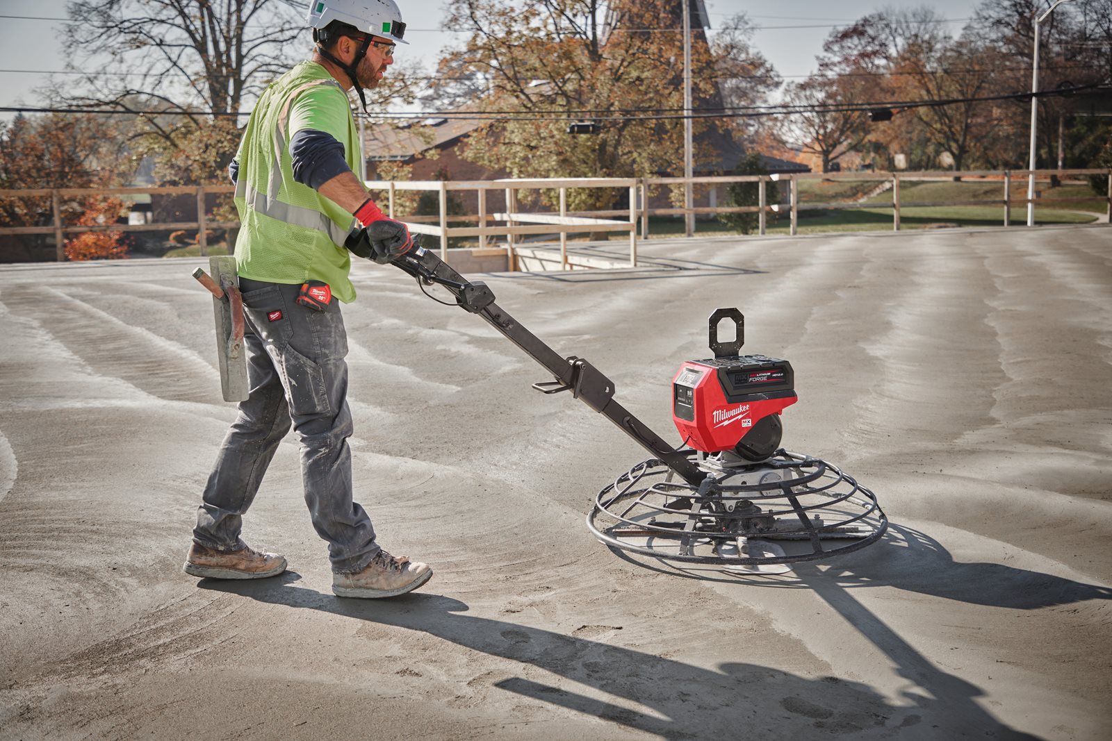 Mașină de finisat beton MX FUEL 900 mm Milwaukee MXF WBT90-122 - in utilizare 2
