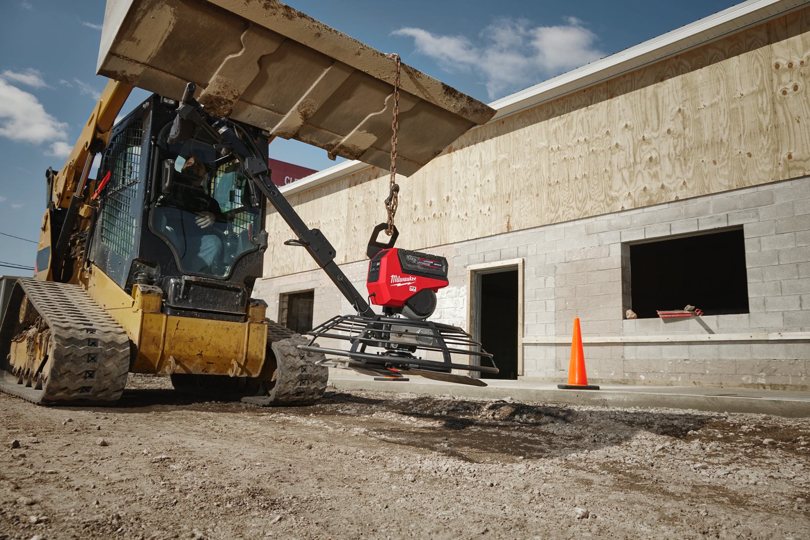 Mașină de finisat beton MX FUEL 900 mm Milwaukee MXF WBT90-122 - in utilizare 5