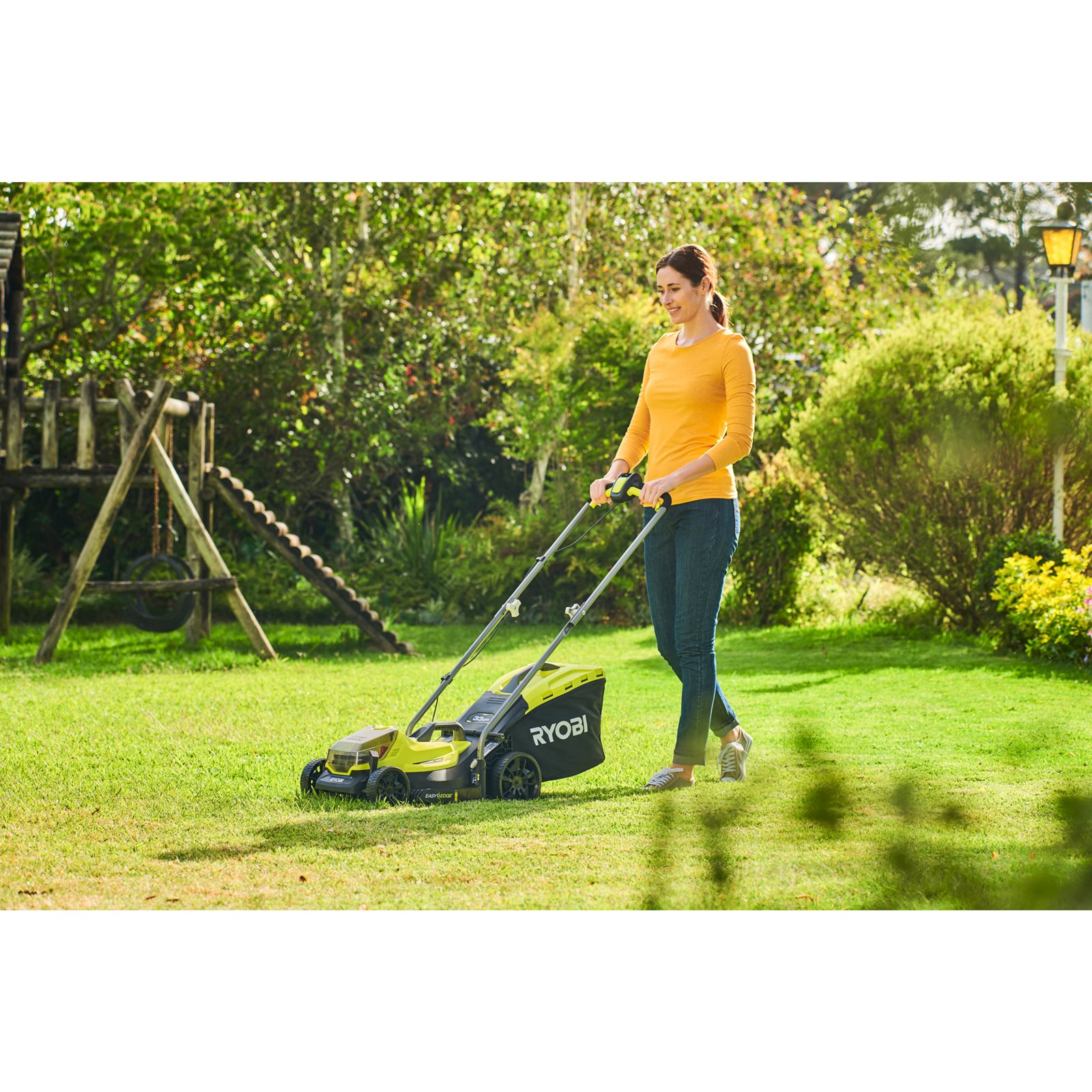 Mașină de tuns gazonul 18V ONE+, punte 33cm Ryobi OLM1833B - in utilizare 1