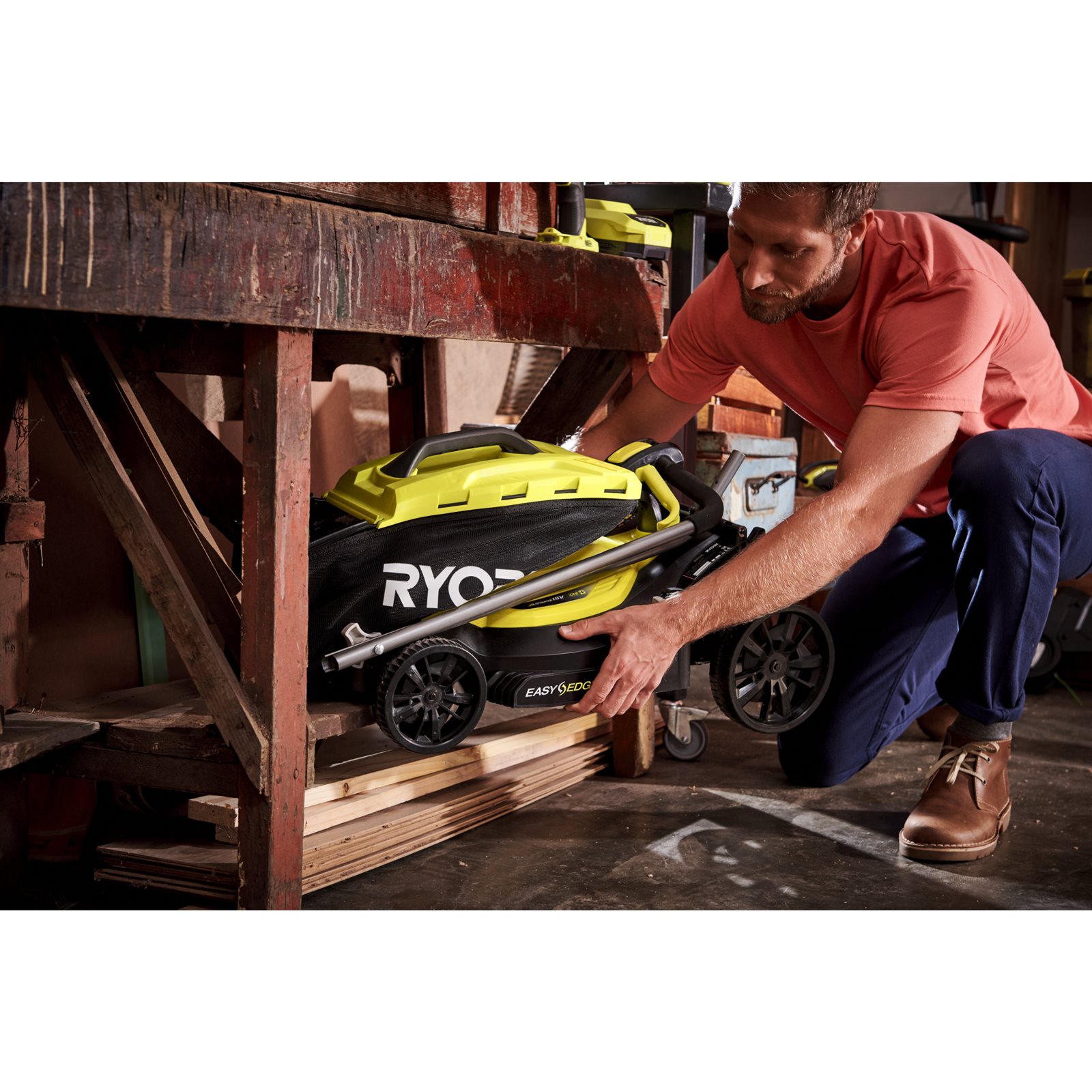 Mașină de tuns gazonul 18V ONE+, punte 33cm Ryobi OLM1833B - in utilizare 6