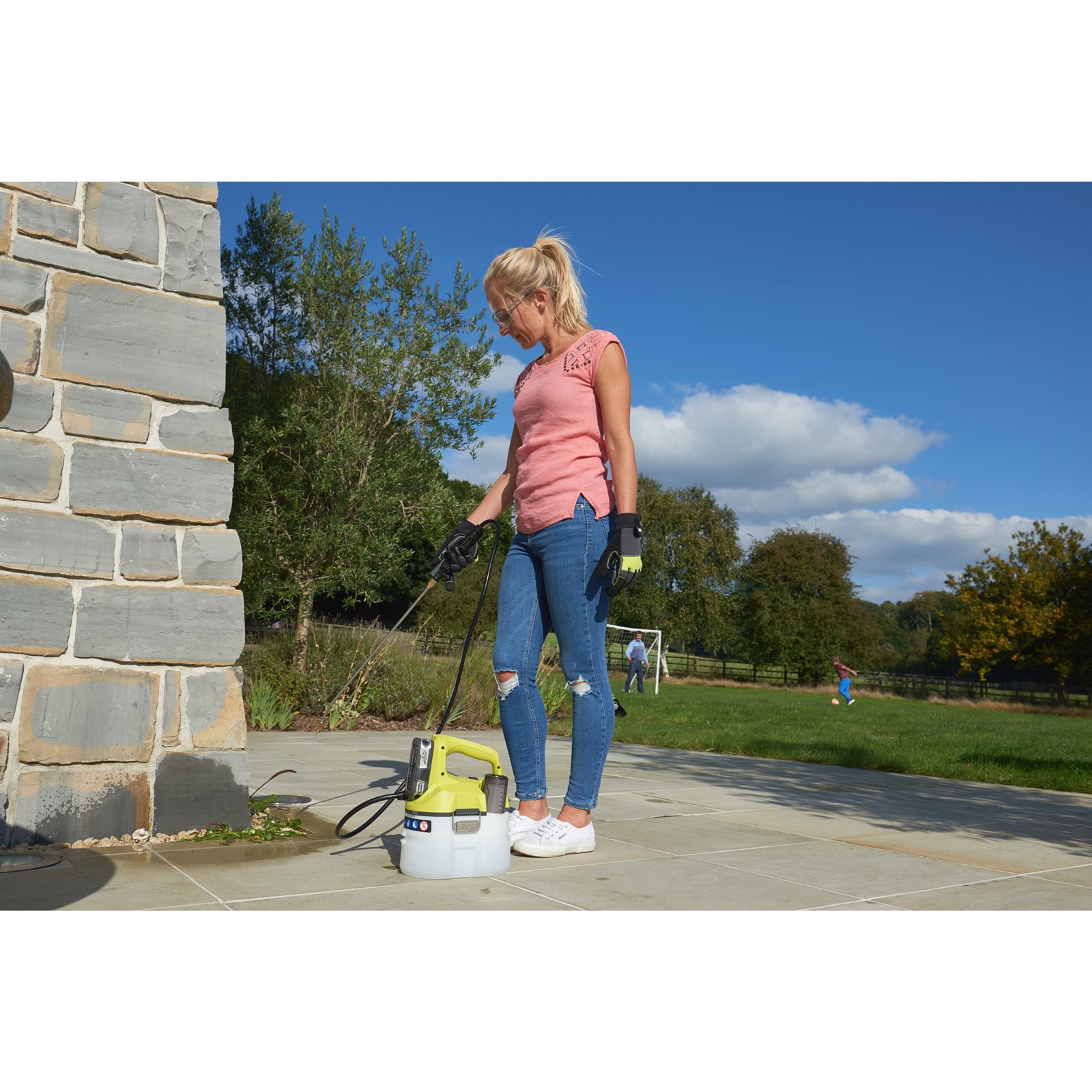 Pulverizator de mână 18V ONE+ Ryobi OWS1880 - in utilizare 1
