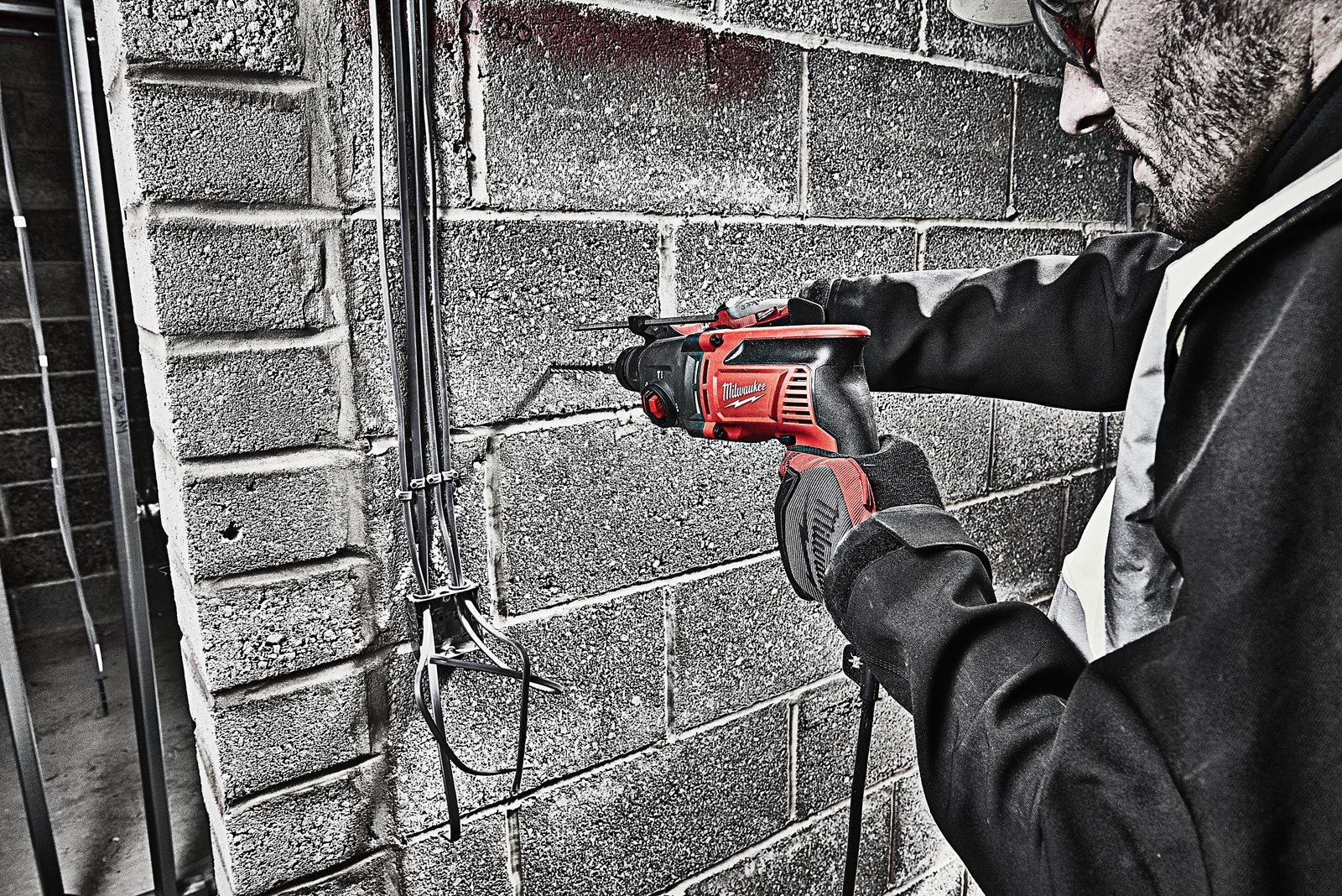Ciocan rotopercutor SDS-Plus, FIXTEC, 3 moduri Milwaukee PH 26 TX - in utilizare 1