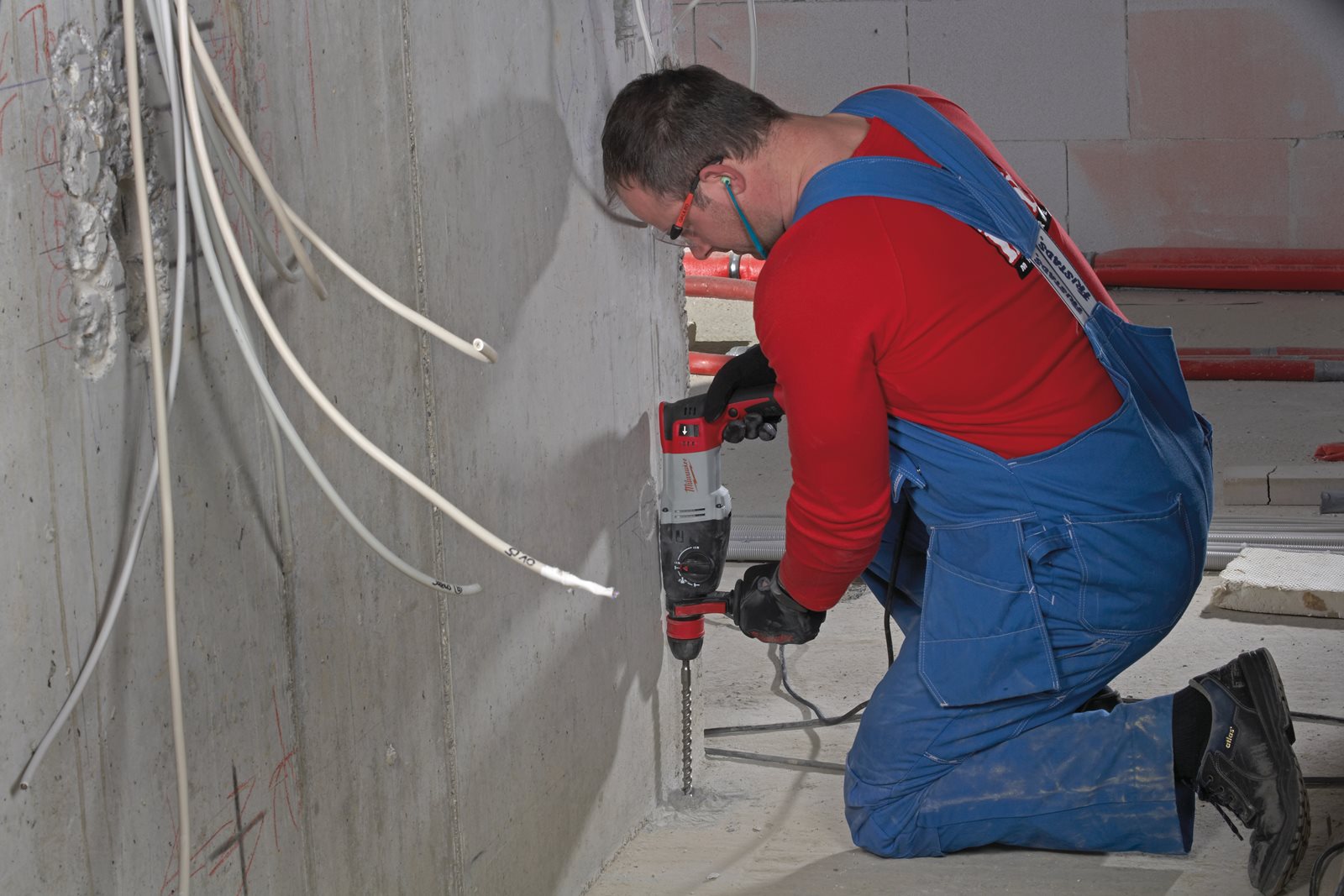 Ciocan rotopercutor SDS-Plus, 3 moduri Milwaukee PH 28 X - in utilizare 1