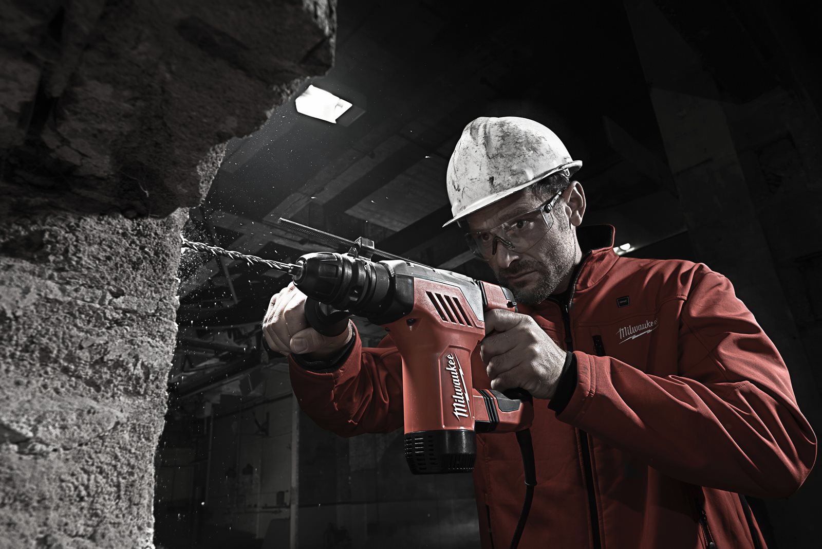 Ciocan rotopercutor SDS-Plus, 3 kg Milwaukee PLH 28 E - in utilizare 1