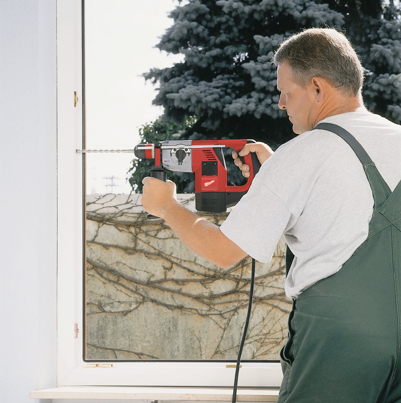 Ciocan rotopercutor SDS-Plus 3 moduri, 3 kg Milwaukee PLH 32 XE - in utilizare 1