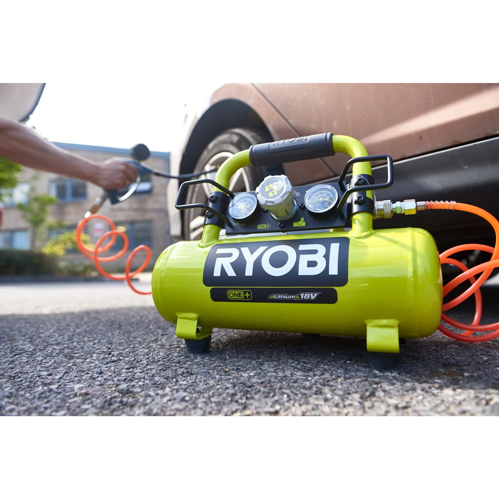 Compresor aer 18V ONE+ Ryobi R18AC-0 - in utilizare 2