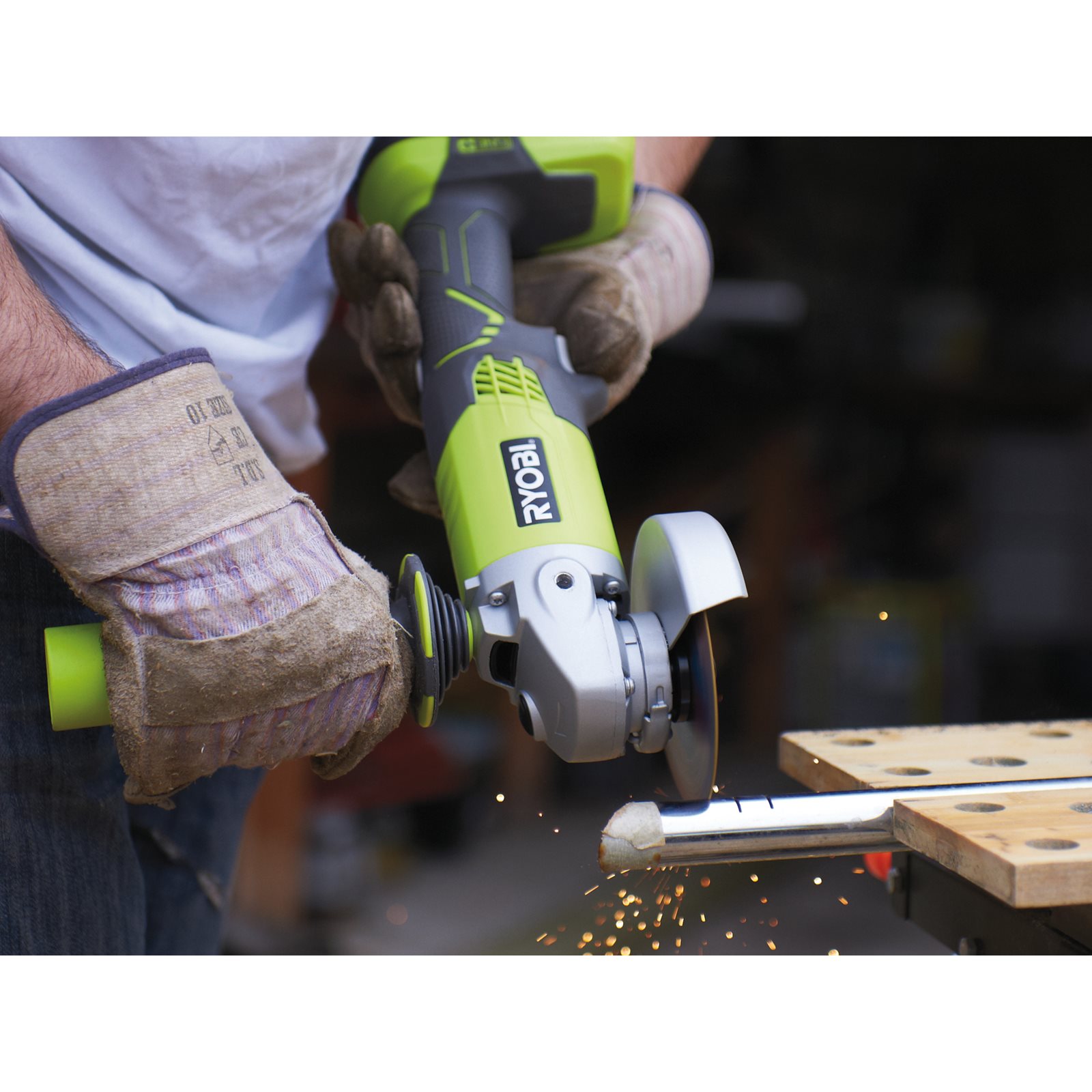Polizor unghiular 18V ONE+ Ryobi R18AG-0 - in utilizare 5