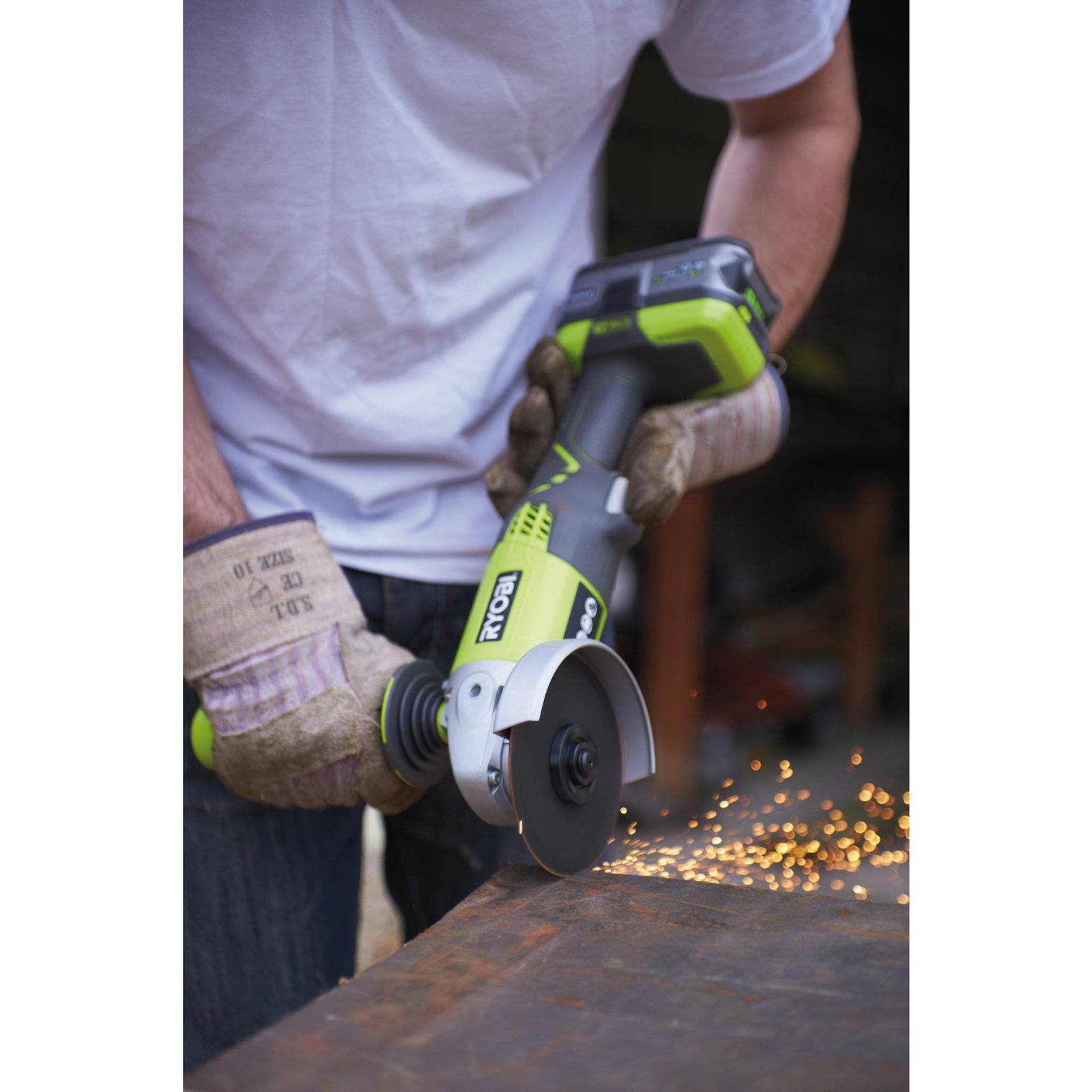 Polizor unghiular 18V ONE+ Ryobi R18AG-0 - in utilizare 6