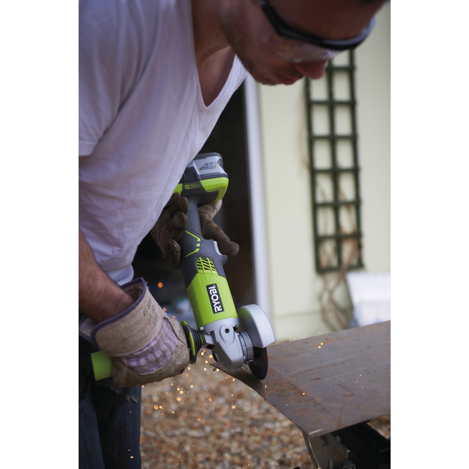 Polizor unghiular 18V ONE+ Ryobi R18AG-0 - in utilizare 7
