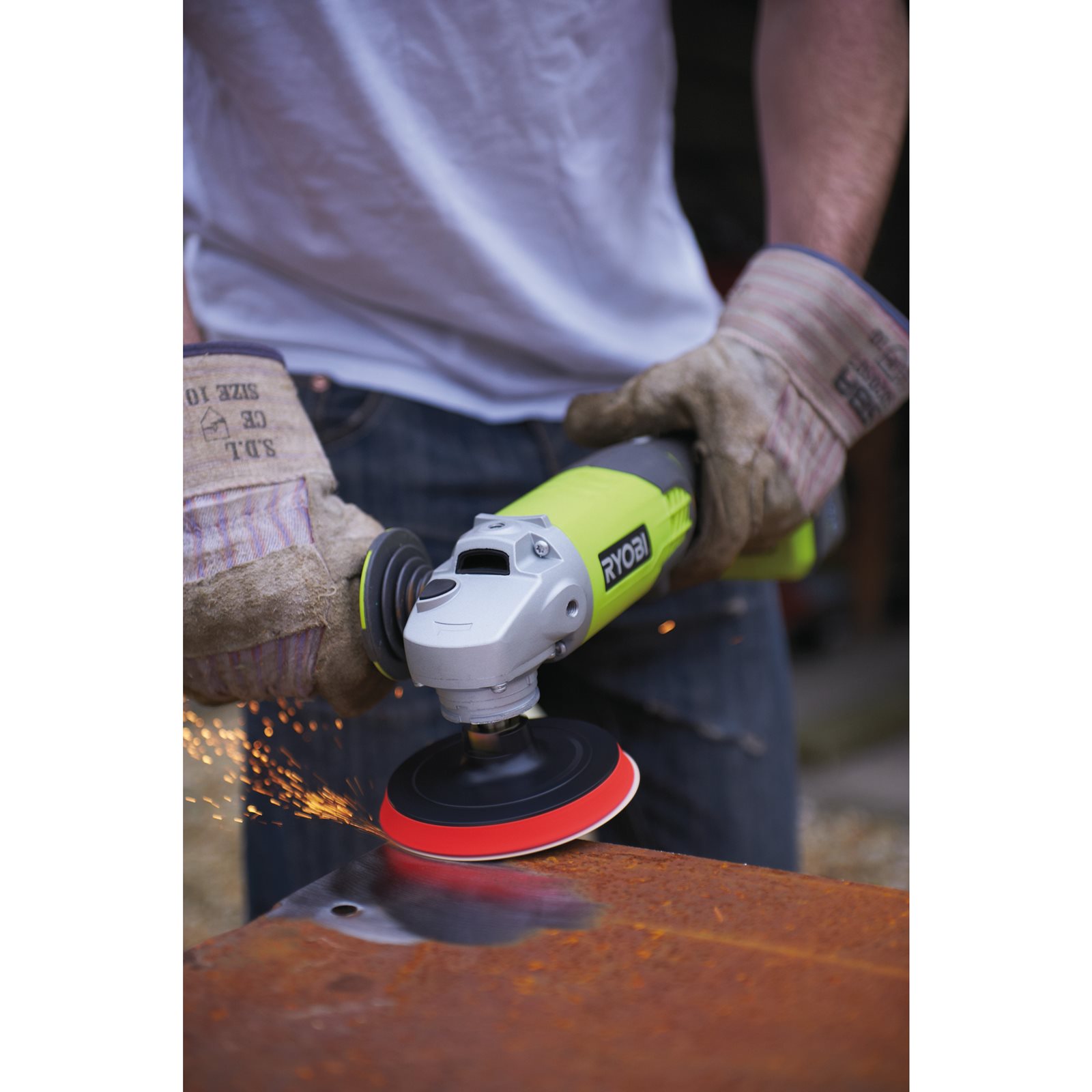 Polizor unghiular 18V ONE+ Ryobi R18AG-0 - in utilizare 8