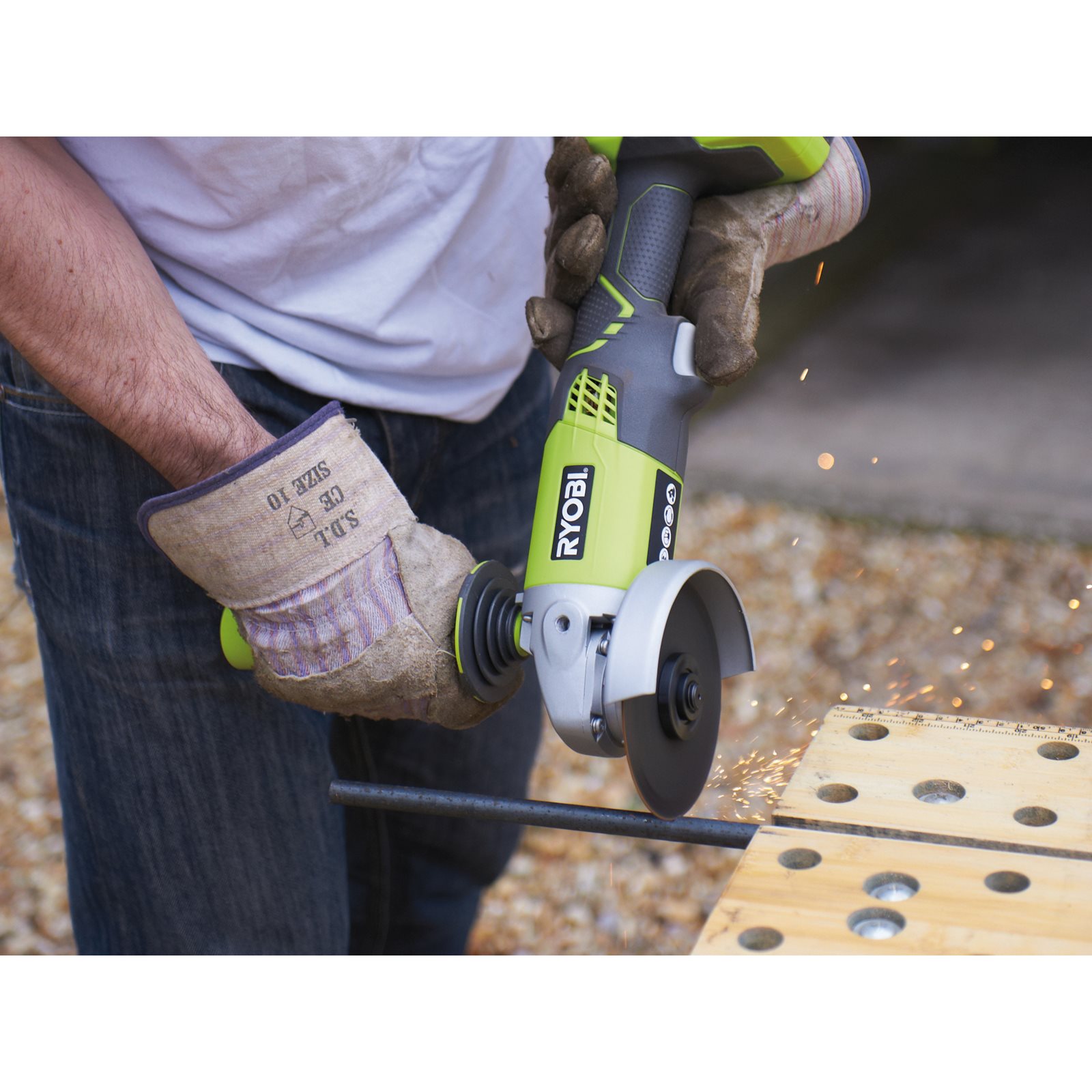 Polizor unghiular 18V ONE+ (1 x 4,0 Ah) Ryobi R18AG-140S - in utilizare 2