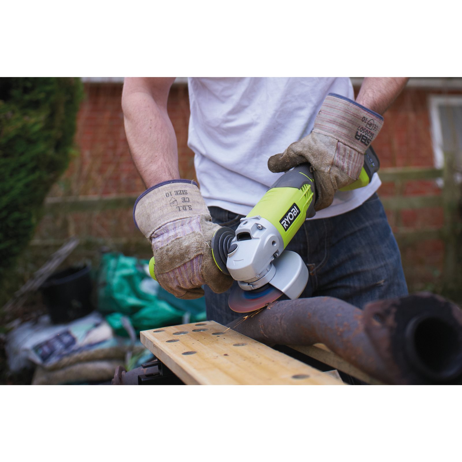 Polizor unghiular 18V ONE+ (1 x 4,0 Ah) Ryobi R18AG-140S - in utilizare 8