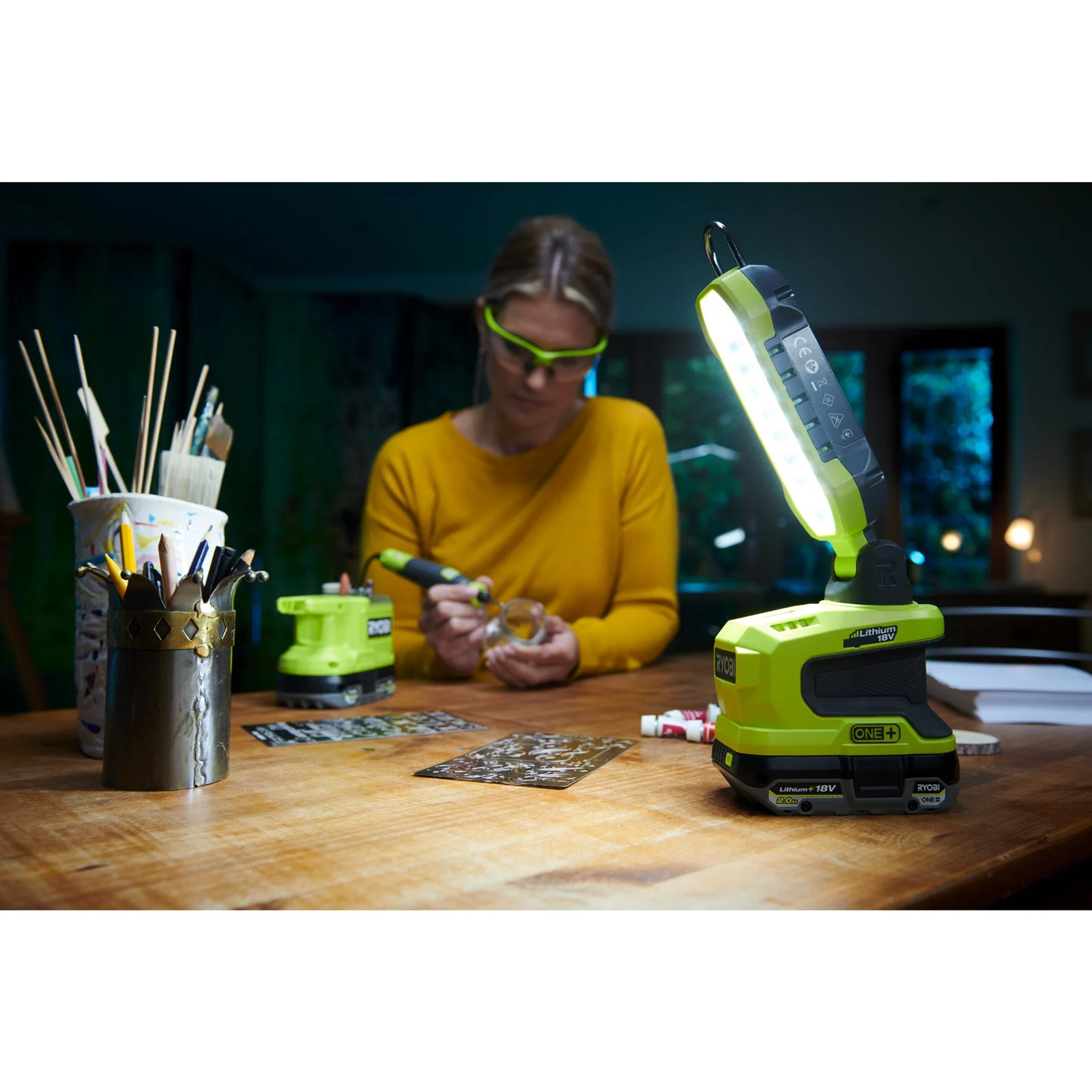 18V ONE+ Lampă de lucru compactă 18V ONE+ Ryobi R18ALP-0 - in utilizare 3