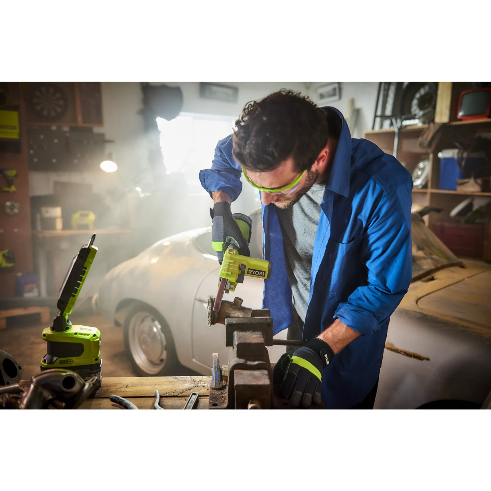 18V ONE+ Lampă de lucru compactă 18V ONE+ Ryobi R18ALP-0 - in utilizare 6