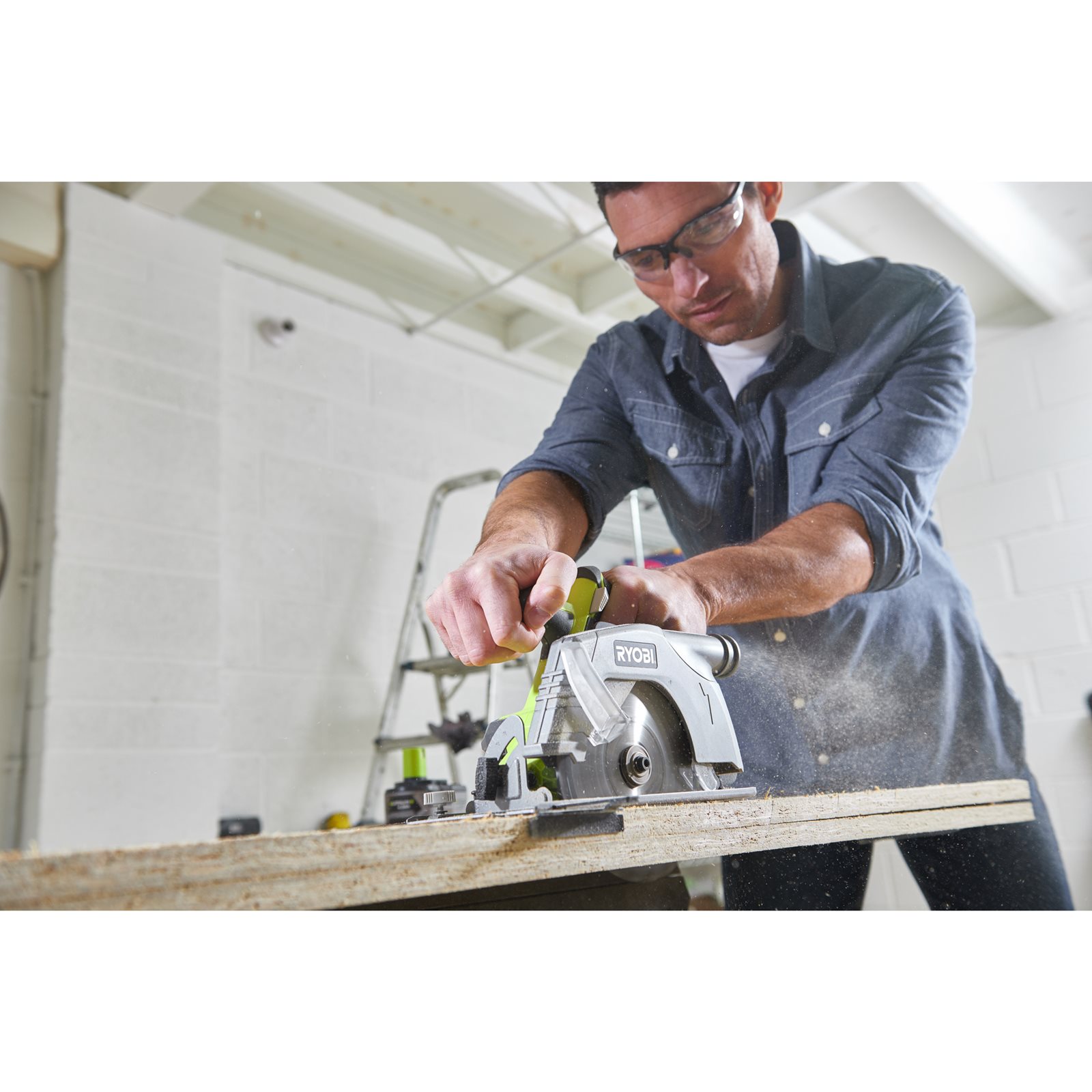 18V ONE+ Fierăstrău circular 18V ONE+ Ryobi R18CS-0 - in utilizare 2