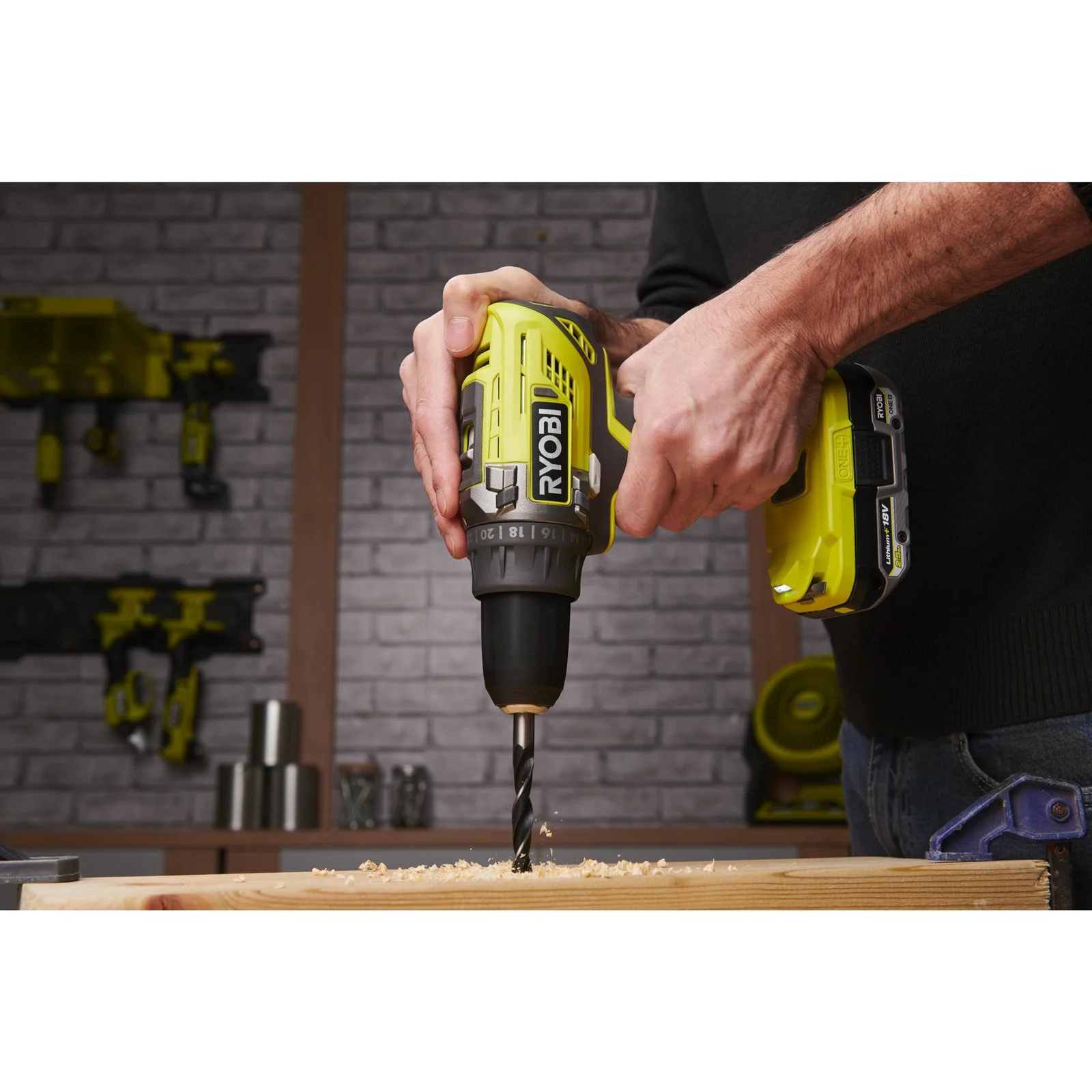 Mașină de găurit/înșurubat 18V ONE+ Ryobi R18DD3-0 - in utilizare 4