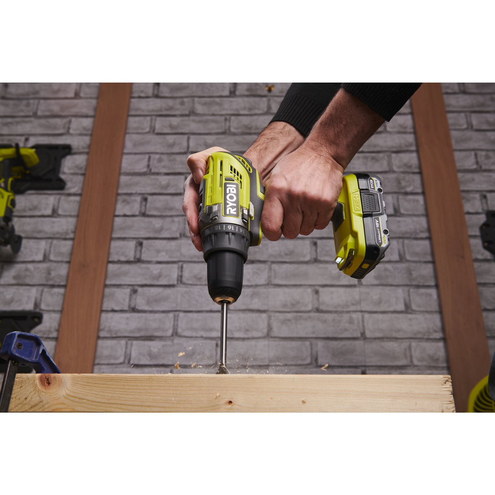 Mașină de găurit/înșurubat 18V ONE+ (1 x 2,0 Ah) Ryobi R18DD3-120S - in utilizare 1