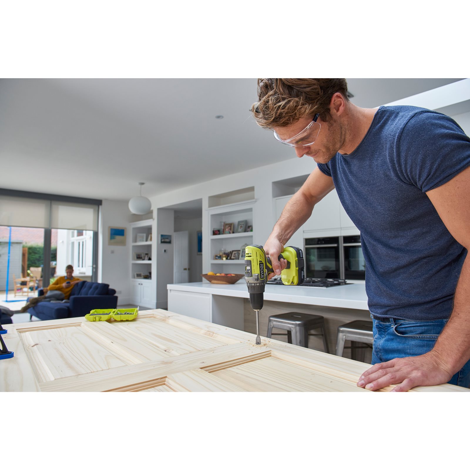 Mașină de găurit/înșurubat 18V ONE+ (1 x 2,0 Ah) Ryobi R18DD3-120S - in utilizare 2