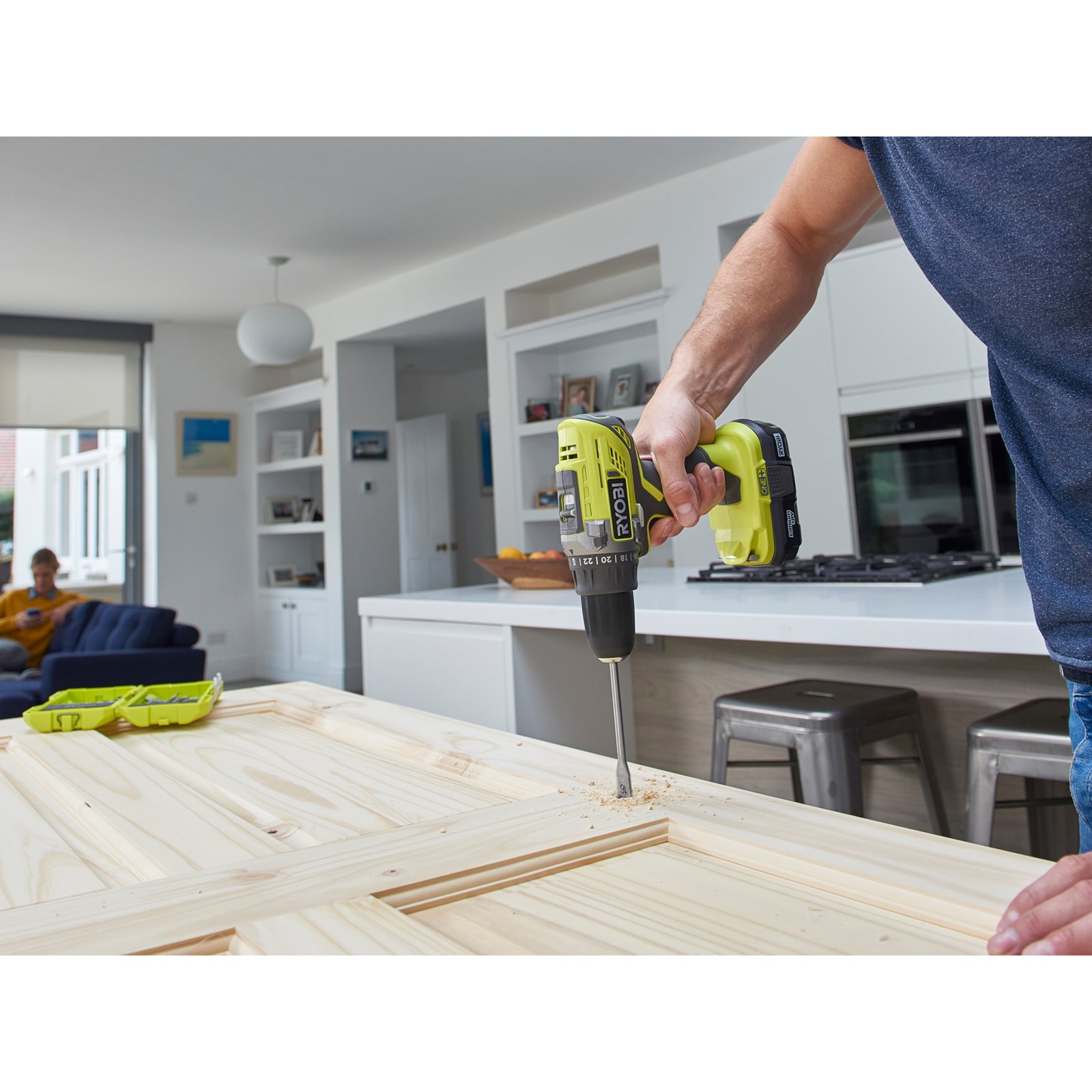 Mașină de găurit/înșurubat 18V ONE+ (1 x 2,0 Ah) Ryobi R18DD3-120S - in utilizare 3