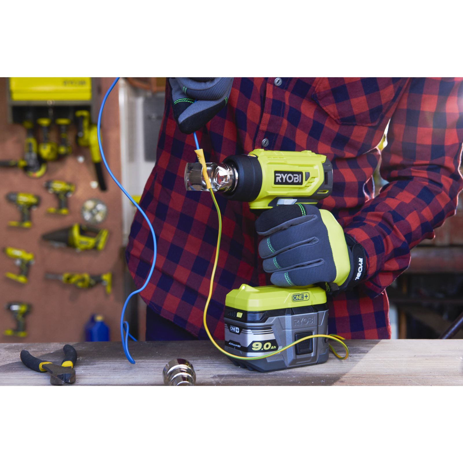 18V ONE+ Pistol aer cald 18V ONE+ Ryobi R18HG-0 - in utilizare 2