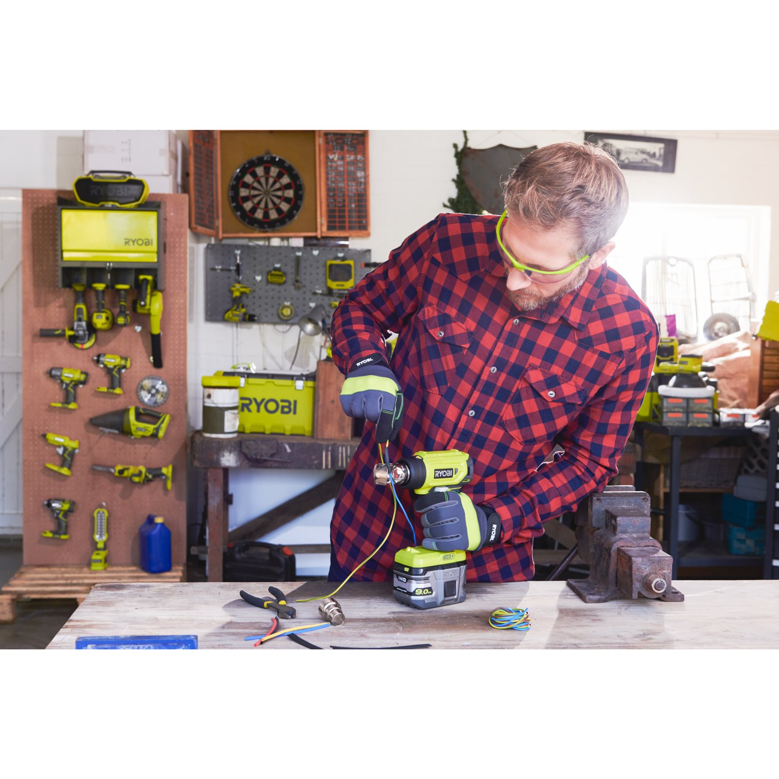 18V ONE+ Pistol aer cald 18V ONE+ Ryobi R18HG-0 - in utilizare 5