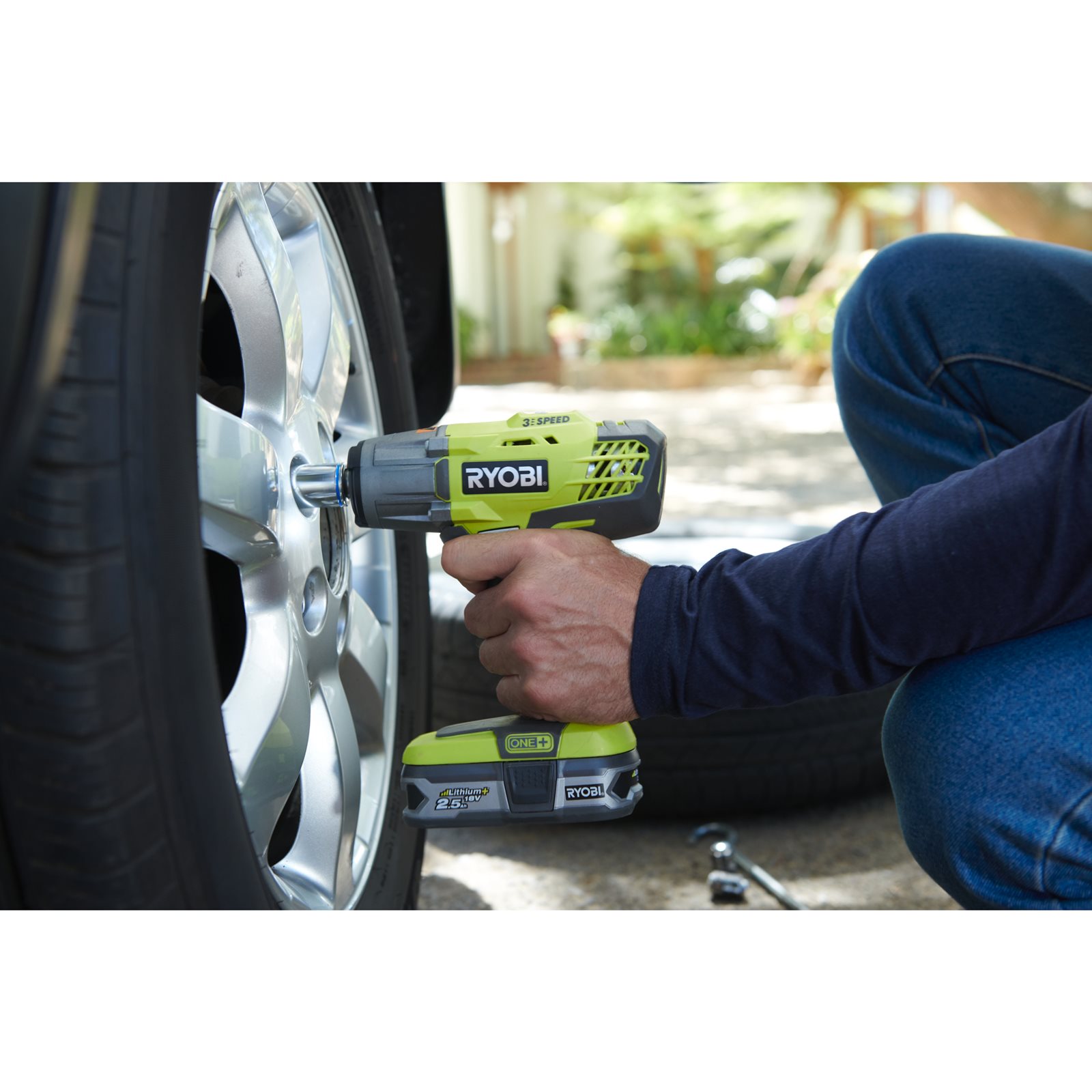 18V ONE+ Cheie de impact 18V ONE+, 3 viteze Ryobi R18IW3-0 - in utilizare 6