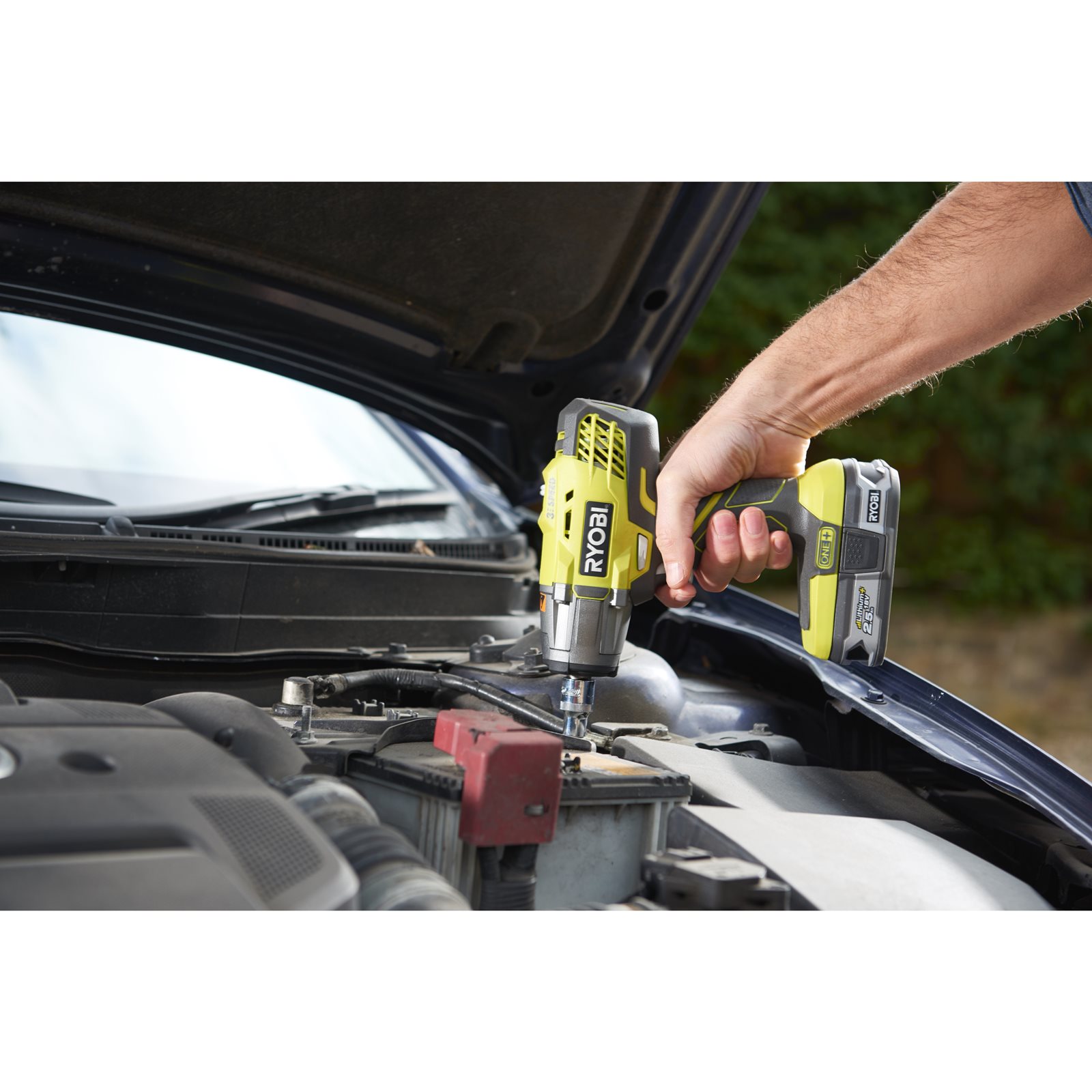 Cheie de impact 18V ONE+, 3 viteze (1 x 2,0 Ah) Ryobi R18IW3-120S - in utilizare 6
