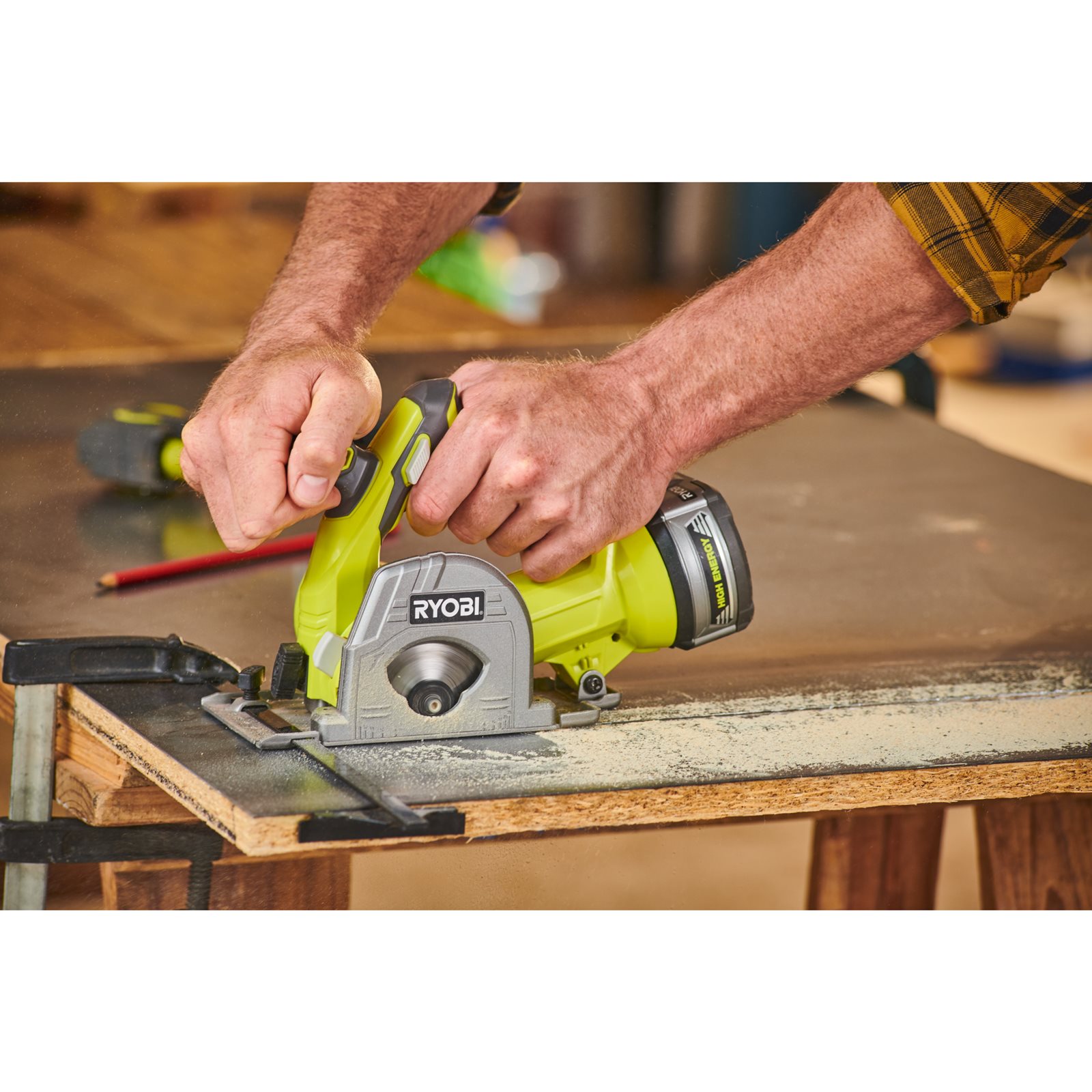 Fierăstrău multi-material 18V ONE+ Ryobi R18MMS-0 - in utilizare 2