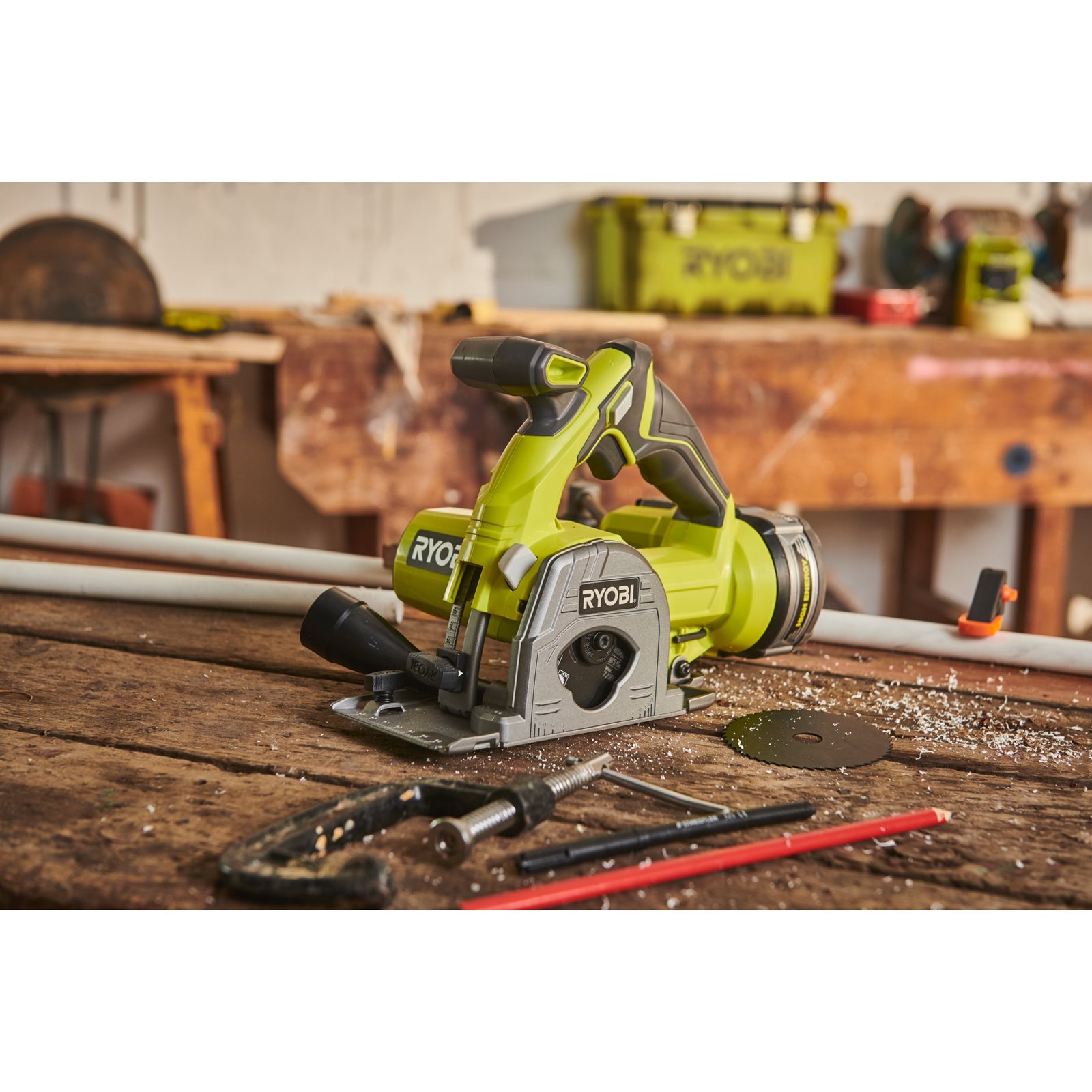 Fierăstrău multi-material 18V ONE+ Ryobi R18MMS-0 - in utilizare 4