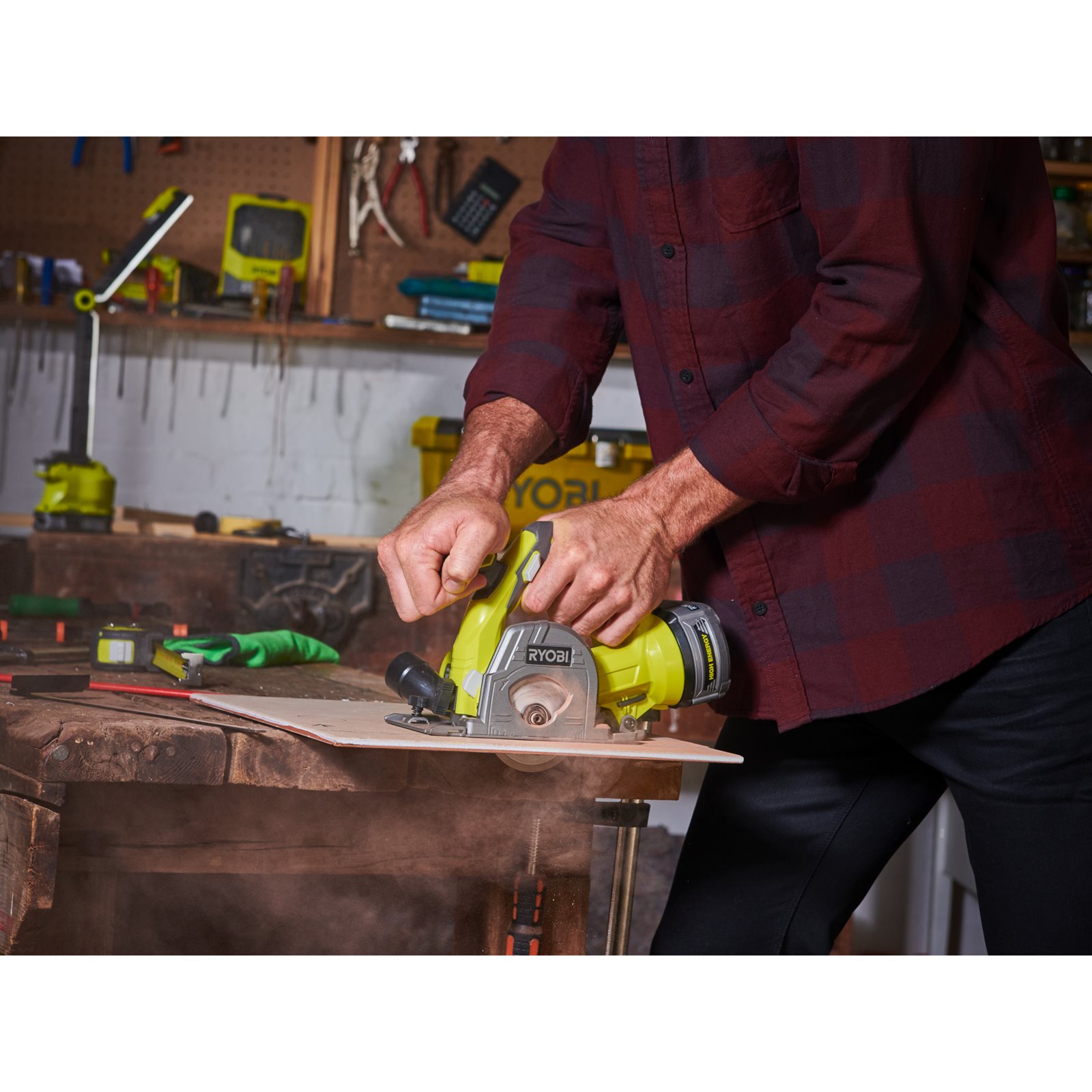 Fierăstrău multi-material 18V ONE+ Ryobi R18MMS-0 - in utilizare 5
