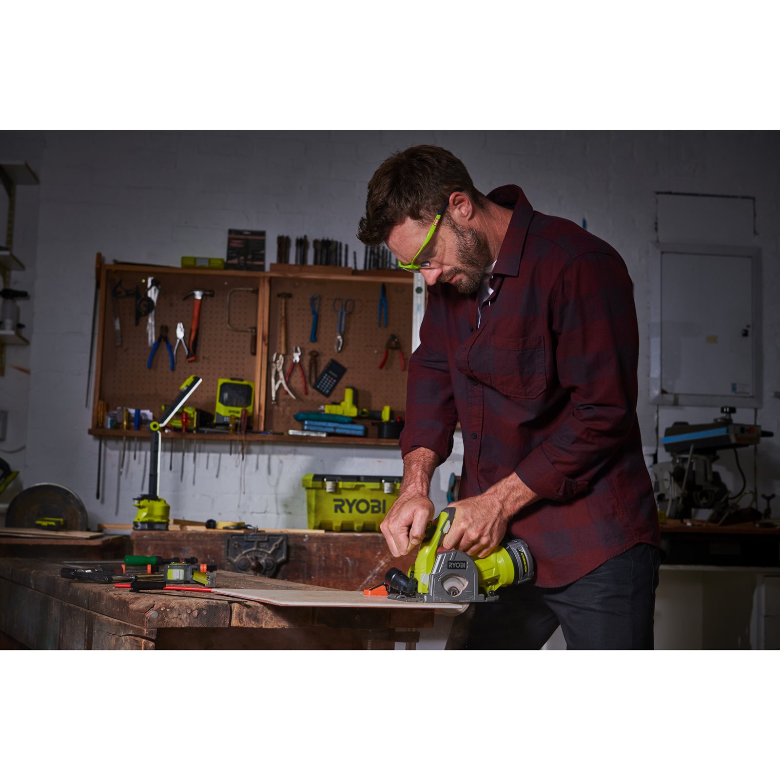 Fierăstrău multi-material 18V ONE+ Ryobi R18MMS-0 - in utilizare 6