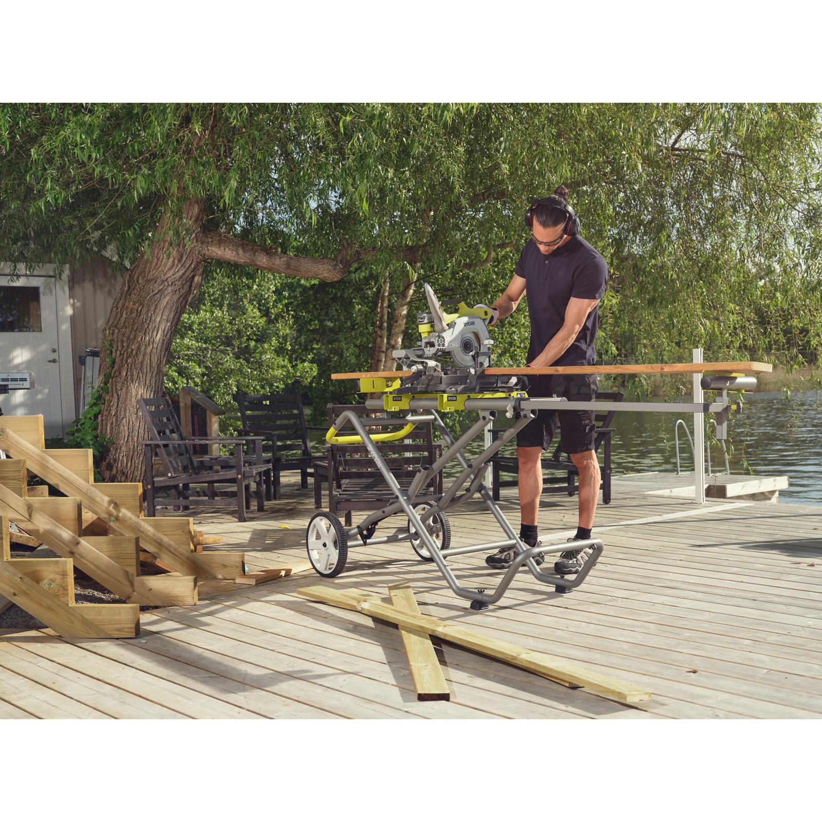 Fierăstrău tăieri înclinate culisant 18V ONE+ Ryobi R18MS216-0 - in utilizare 4