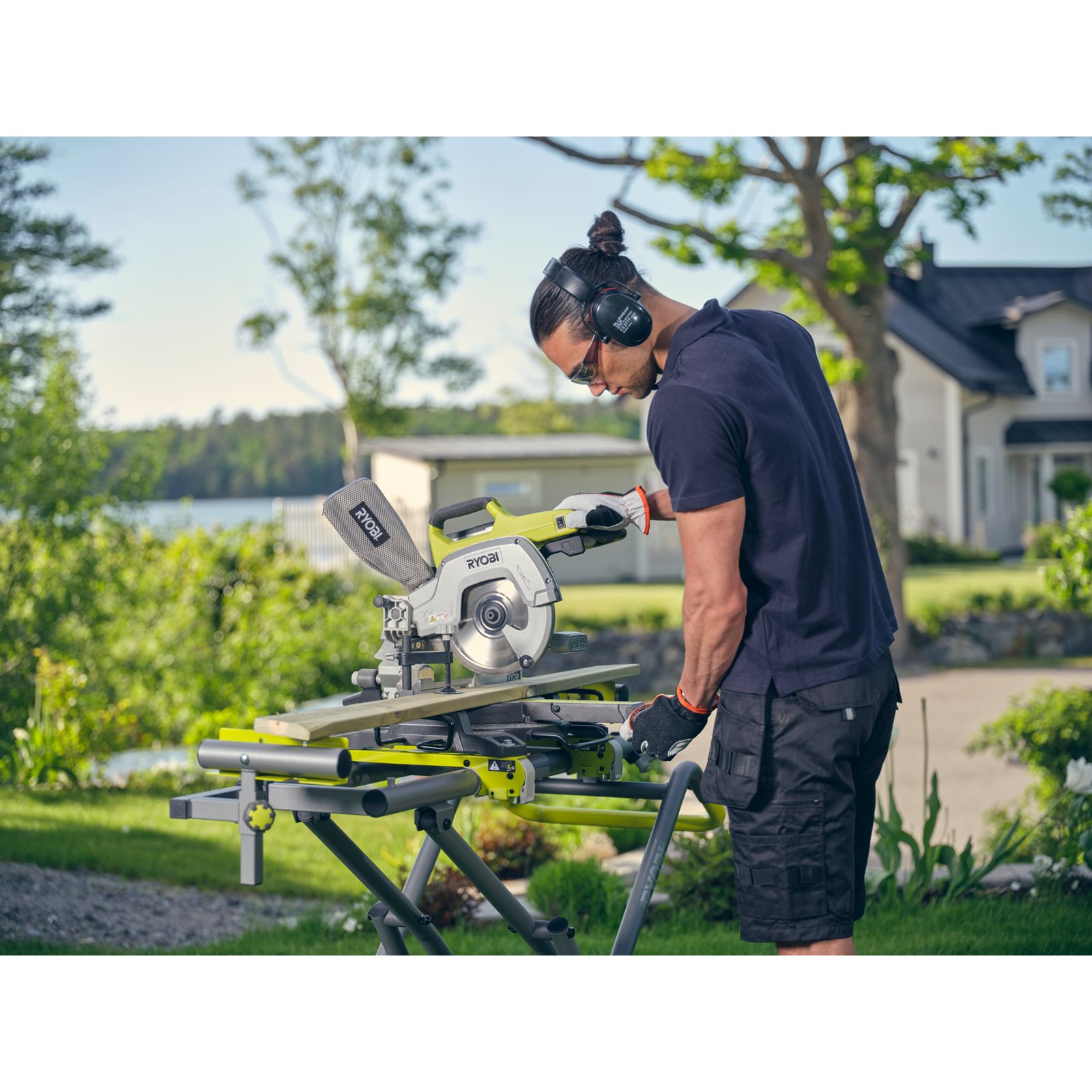 Fierăstrău tăieri înclinate culisant 18V ONE+ Ryobi R18MS216-0 - in utilizare 5