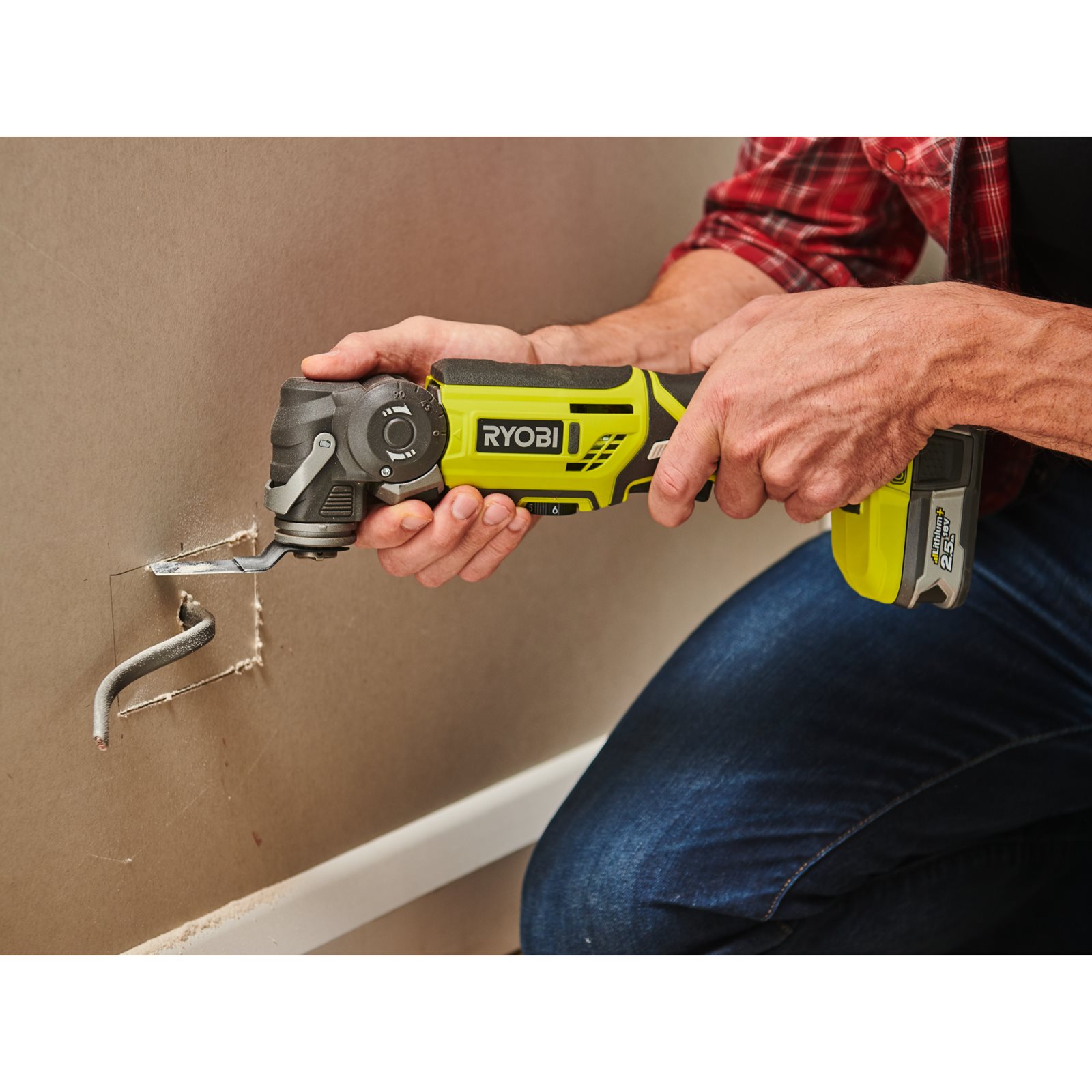 Mașină multifuncțională 18V ONE+, cap pivotant Ryobi R18MT-0 - in utilizare 2