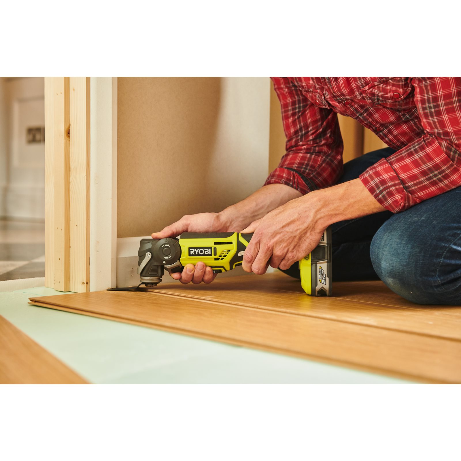 Mașină multifuncțională 18V ONE+, cap pivotant Ryobi R18MT-0 - in utilizare 5
