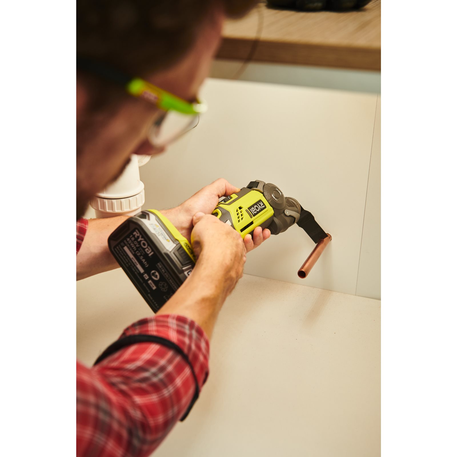 Mașină multifuncțională 18V ONE+, cap pivotant Ryobi R18MT-0 - in utilizare 7