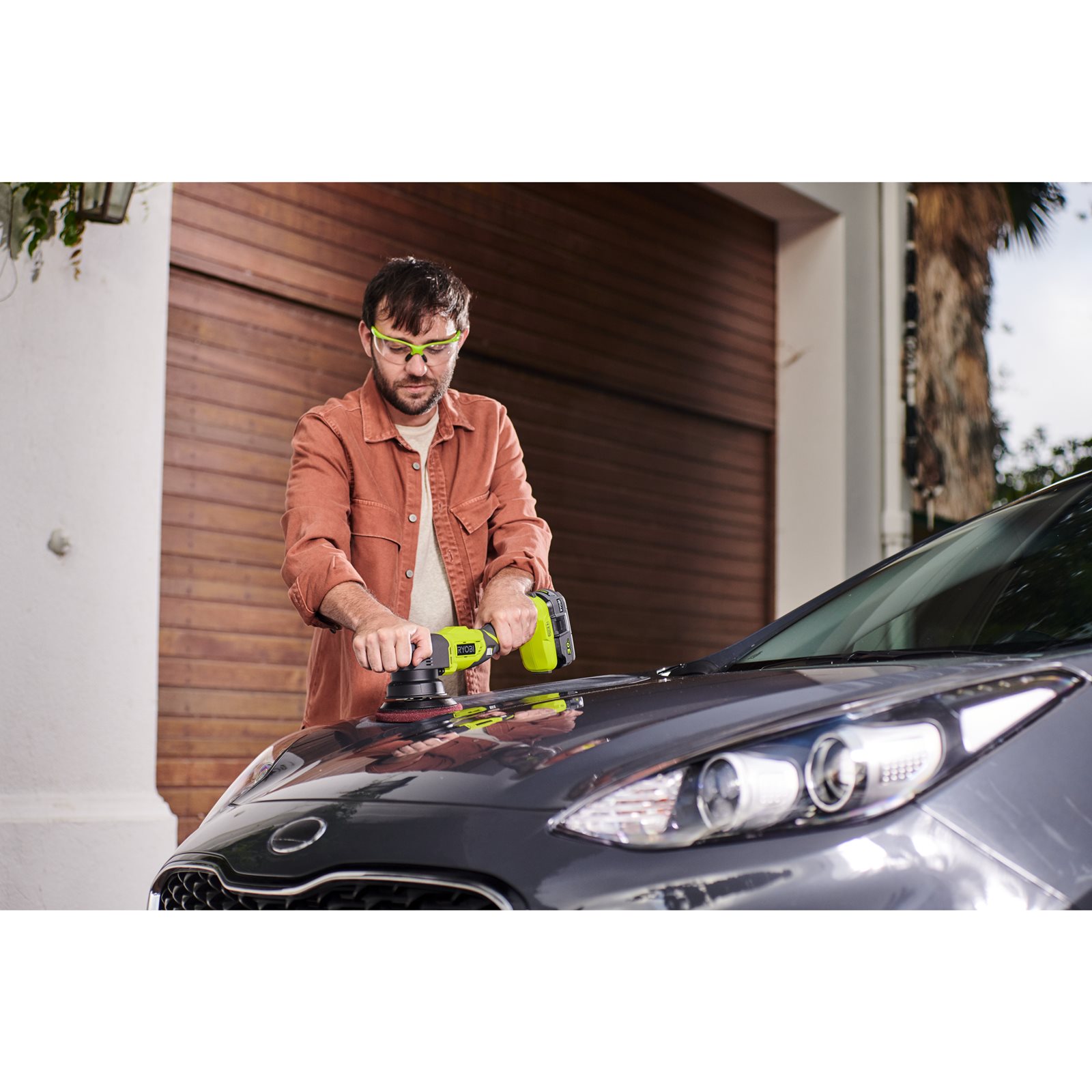 Mașină de polișat cu dublă acțiune 18V ONE+ Ryobi R18P-0 - in utilizare 1