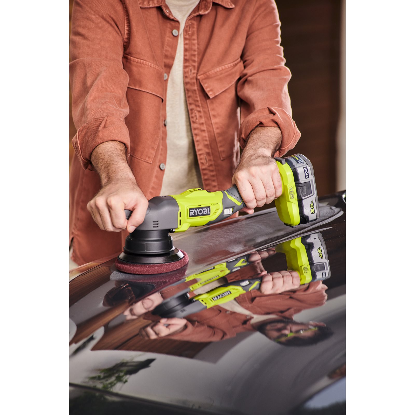 Mașină de polișat cu dublă acțiune 18V ONE+ Ryobi R18P-0 - in utilizare 2