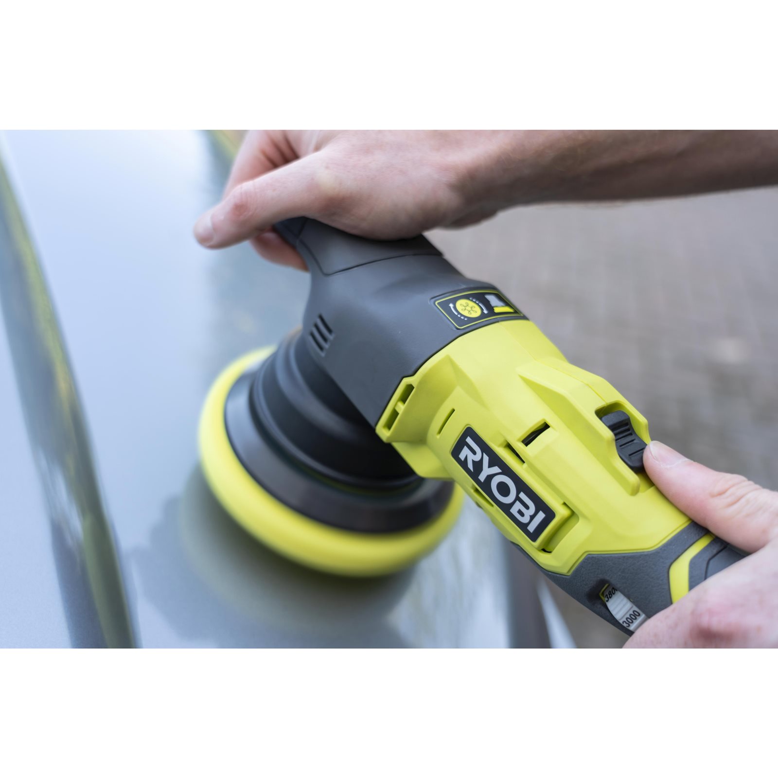 Mașină de polișat cu dublă acțiune 18V ONE+ Ryobi R18P-0 - in utilizare 6